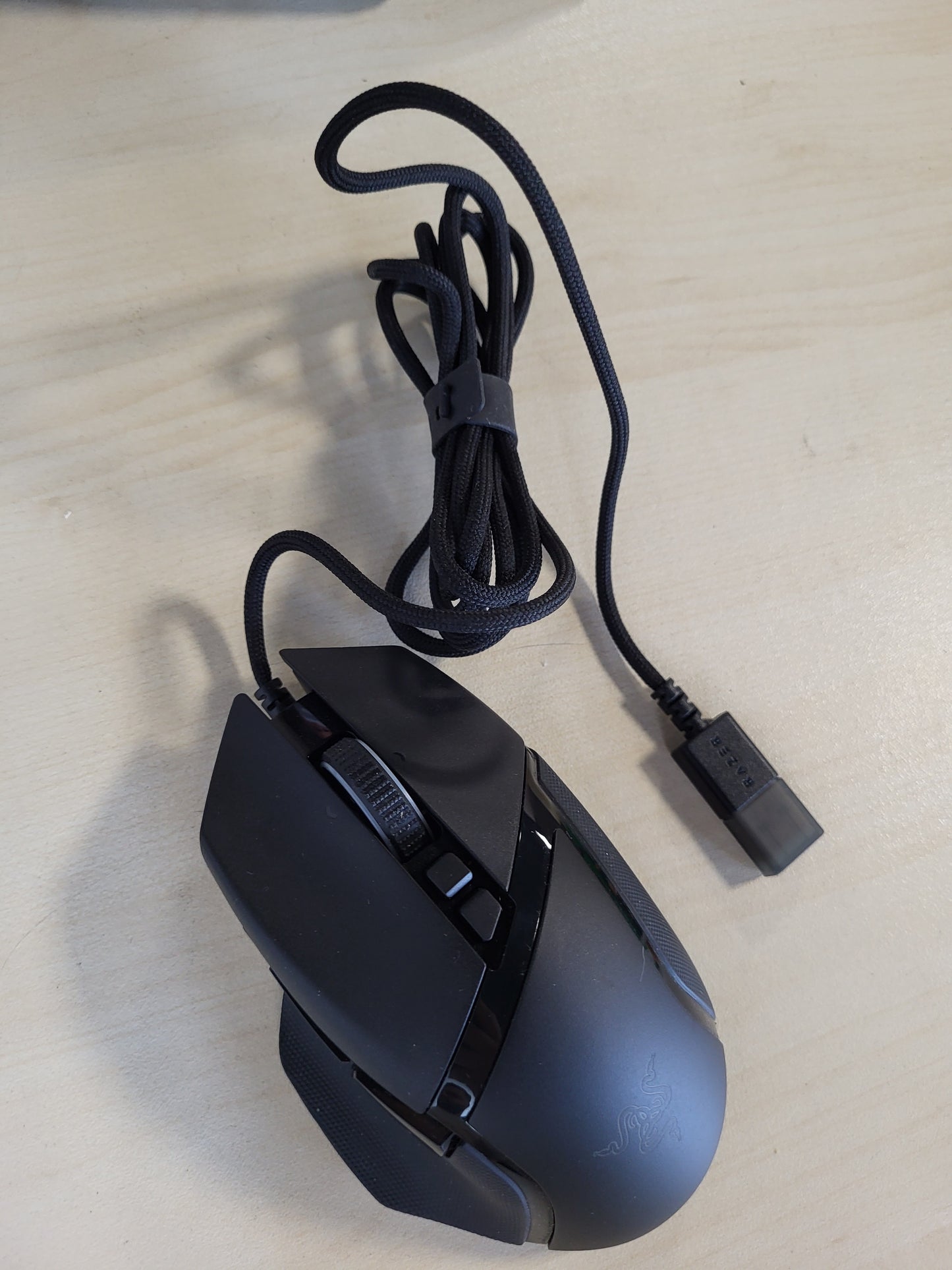 266170 - RAZER Basilisk V3 - Maus Lojërash me Tel (10+1 Butona të Programueshëm, Rrotë HyperScroll me Animacion, 11 Zona Ndriçimi Chroma RGB, Çelës Optik i Mausit, Fokus me Sensor Optik+ 26K DPI) i Zi