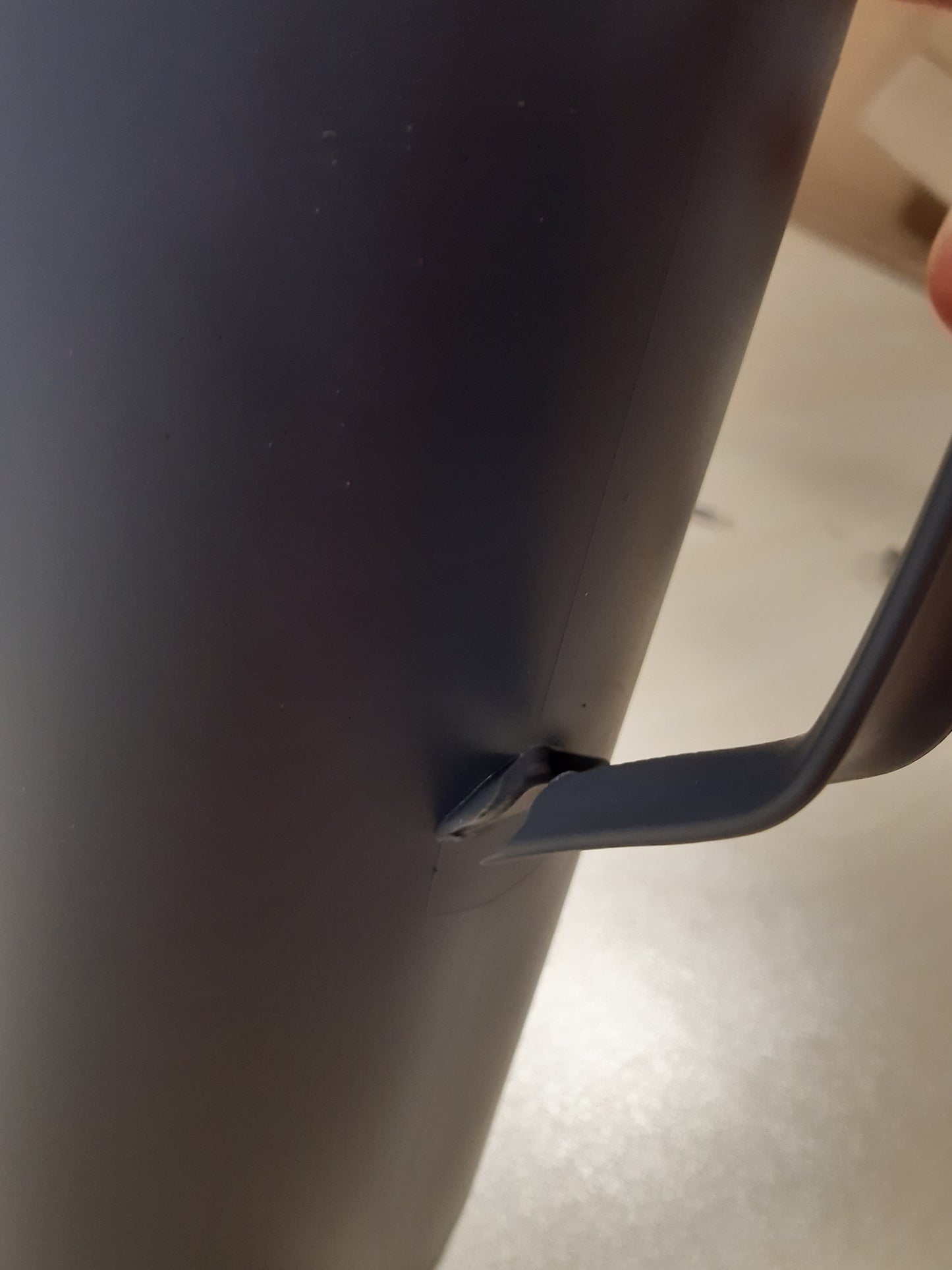219440 - EMSAMotiva Termos Flask 1L, Flask i Izoluar me Mbyllje të Shpejtë, Mban Pijet të Nxehta për 12 Orë, të Ftohta për 24 Orë, Mbulesë Qelqi, Prodhuar në Gjermani, N41701