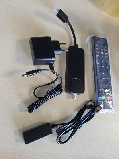 268395 - Dcolor - Marrës Satelitor DVB-S/S2, HDMI Full-HD 1080P TV Stick [I Fshehur Pas TV], Media Player USB 2.0 dhe Regjistrues PVR [Telekomandë 2-në-1] [Astra Hotbird i Parainstaluar]