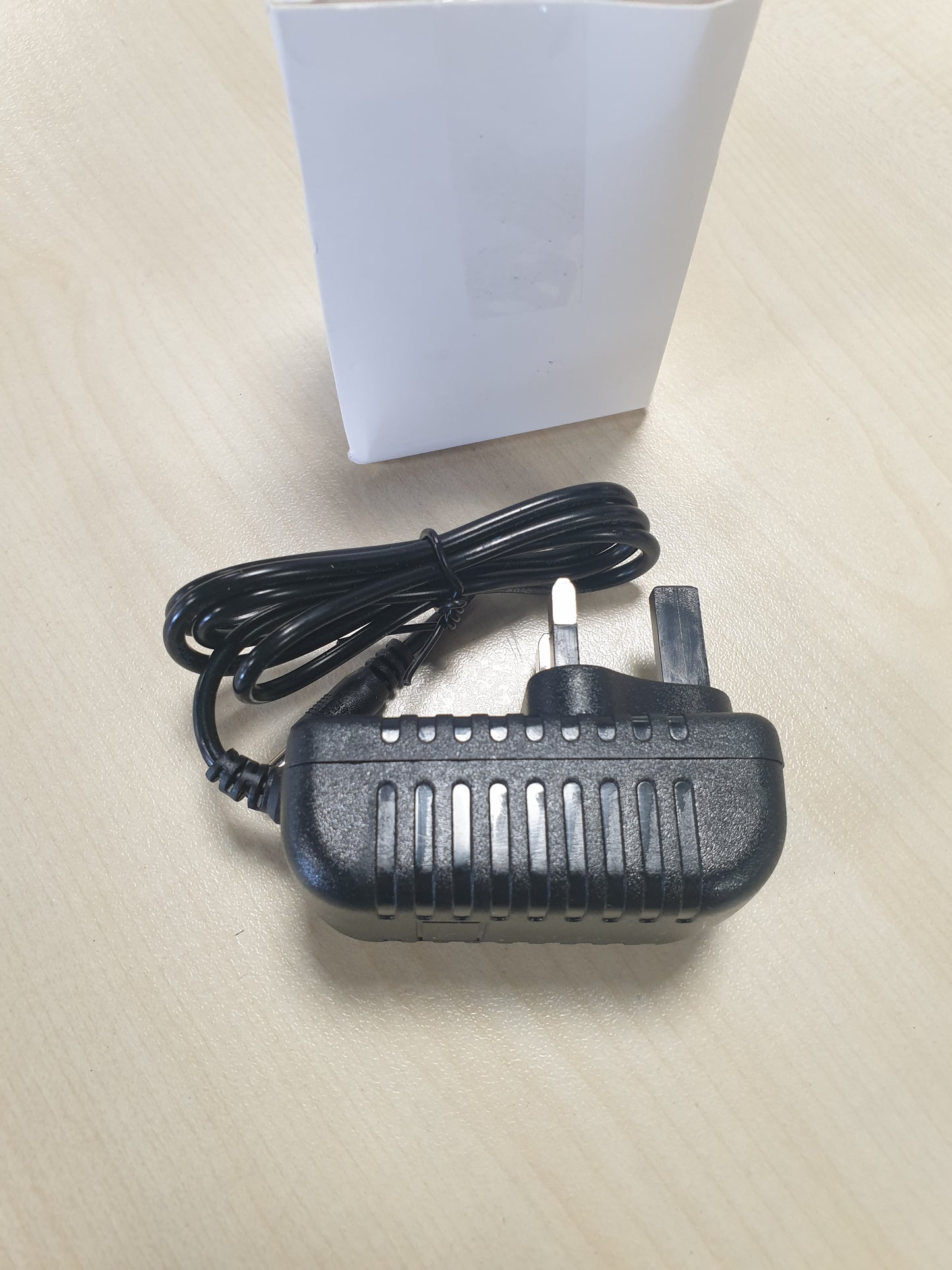 269437 - Adaptor furnizimi 12V 2A, AC 100-240V në DC 12V, 24W, 5.5mm x 2.1mm, kabllo 2.95ft/90cm për kamera CCTV, karikues ADSL, shirita dritash LED, router