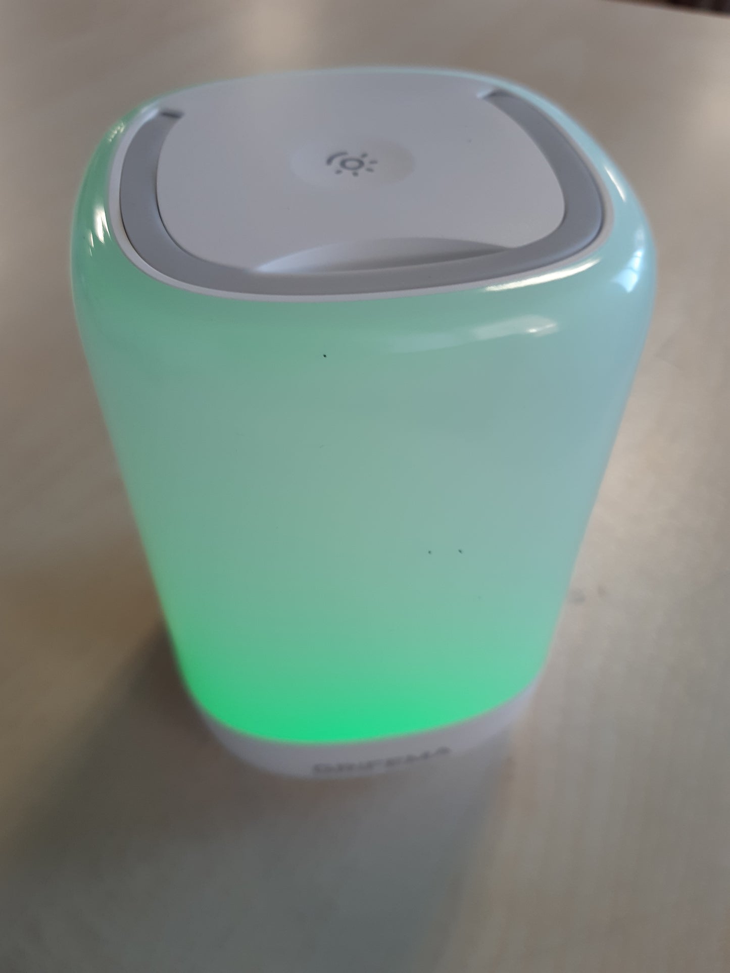 215817 - GRIFEMA Llambë nate me prekje e rikarikueshme, dritë nate RGB me errësim automatik, jetëgjatësi baterie 15-orëshe, kohëmatës 30-minutësh, USB-C, bazë anti-rrëshqitëse, modeli GD104