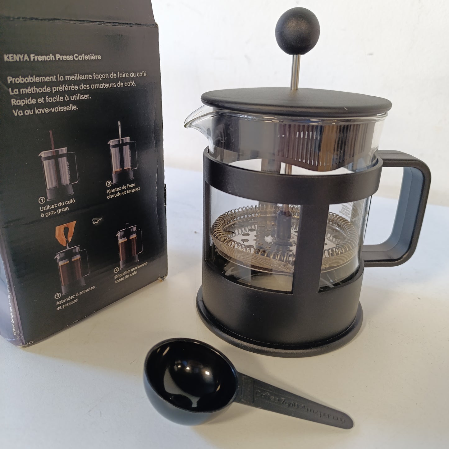 214413 - BODUM Makinë kafeje Kenya - 500ml / 4 Filxhanë - Presë franceze manuale e bërë nga qelqi borosilikat dhe çelik inox.