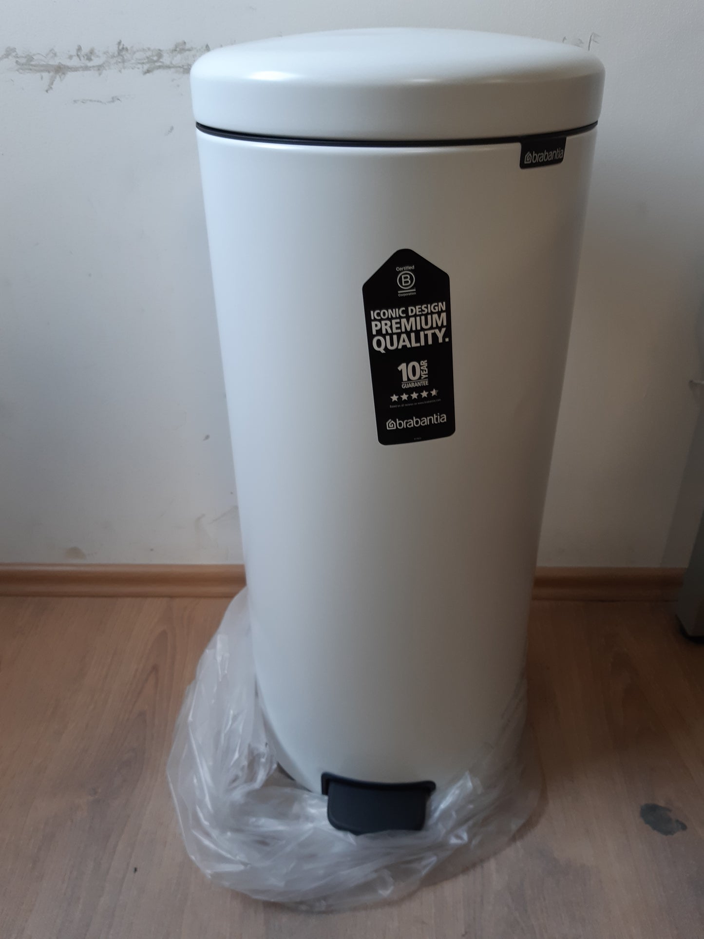 175086 - BRABANTIA 114748 Kosh Plehrash i Ri ICON me Pedale, Çelik Inox, i Bardhë, 30x34x67.5cm, Kapaciteti 30L