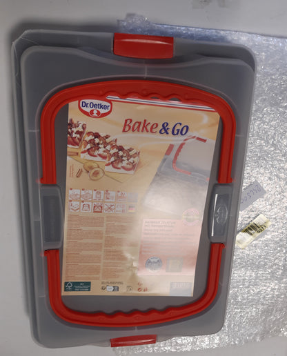 246500 - DR. OETKER TEPSI PJEKJE ME MBULESË TRANSPORTI BAKE & GO – 3 NË 1: TEPSI FURRE PËR PJEKJE, RUAJTJE DHE TRANSPORTIM – JO-NGJITËSE, 42X29X4 CM