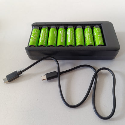 266617 - Amazon Basics Bateri të rikarikueshme me 8 bateri AA 2000mAh NiMH me karikues baterie me 8 ndarje, pa adaptor rryme AC, portë USB-C