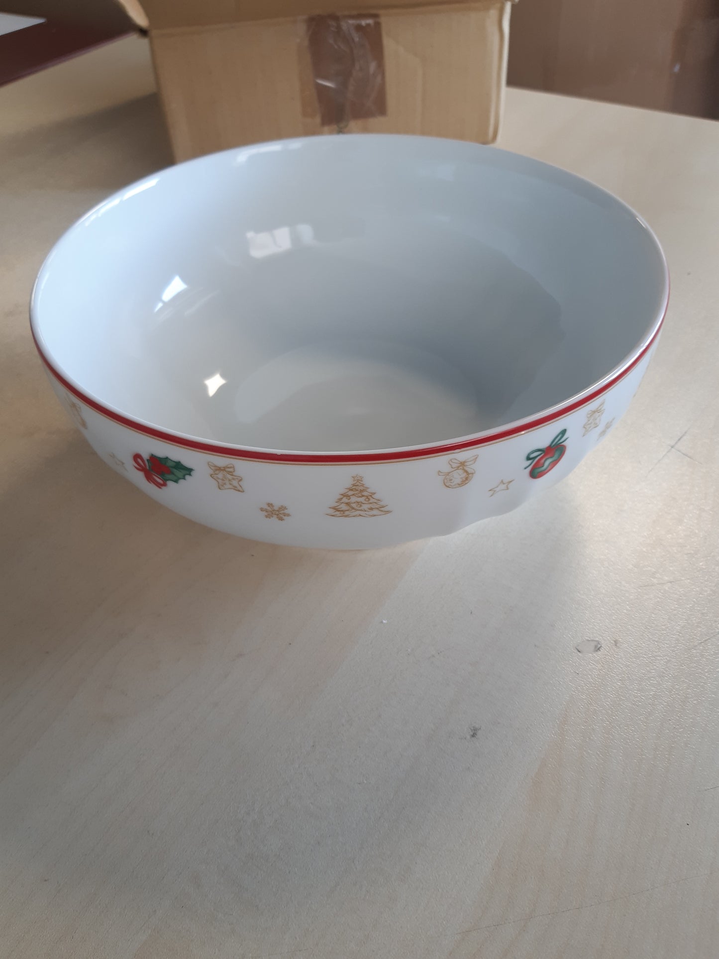 197511 - PORCELAN - Tas i Bardhë për Sallate, Material Porcelan, Përdorim Krishtlindje