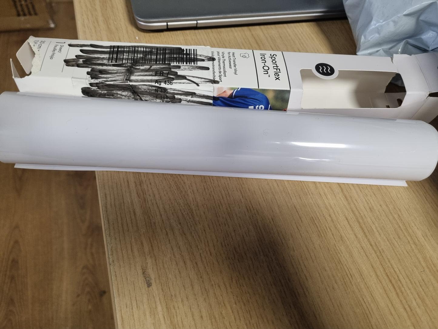 247271 - Cricut Vinil me Transferim Nxehtësie SportFlex, 28x60 cm, i Bardhë