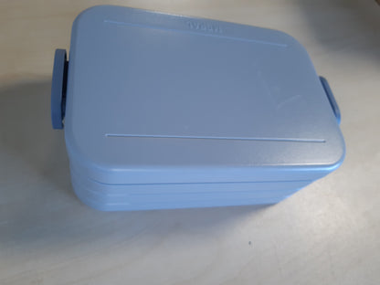 215621 - MEPAL Bento Dreka Box Midi TAB - Kuti Dreke me Ndarje Bento - Për 2 Sanduiçe ose 4 Feta Buke - Kuti Dreke për Ushqime të Vogla dhe Mbetje - 900 ml - Blu Nordike
