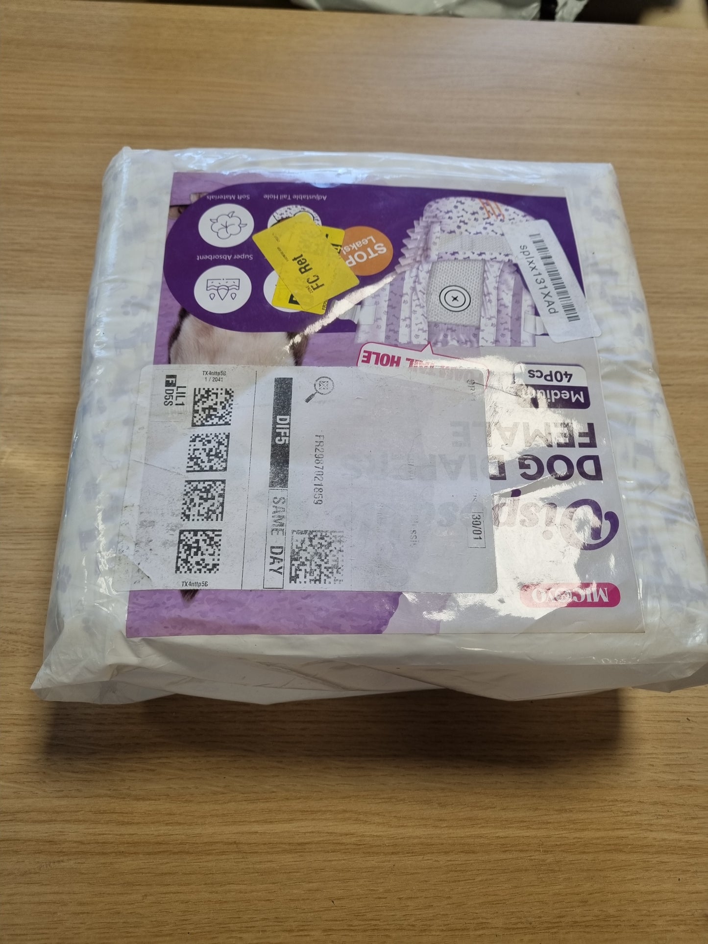 214915 - MICOOYO Pelenë për Qen Femër, Pelena të disponueshme me Hapje të Rregullueshme të Bishtit, Pelenë për Mace, Këlyshë, Këlyshë Sezonalë (40, M)