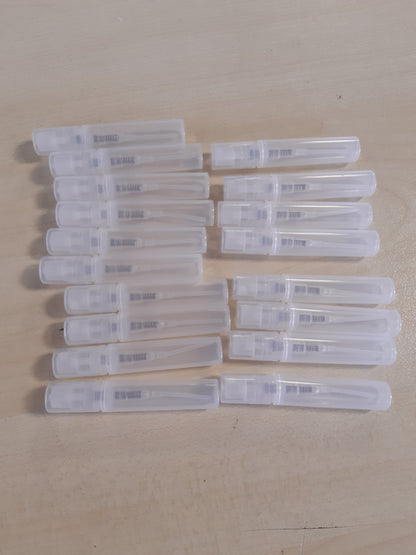 239026 - 20 copë shishe bosh me atomizues mini sprej, shishe portative plastike për mostër të rimbushshme, 3 ml