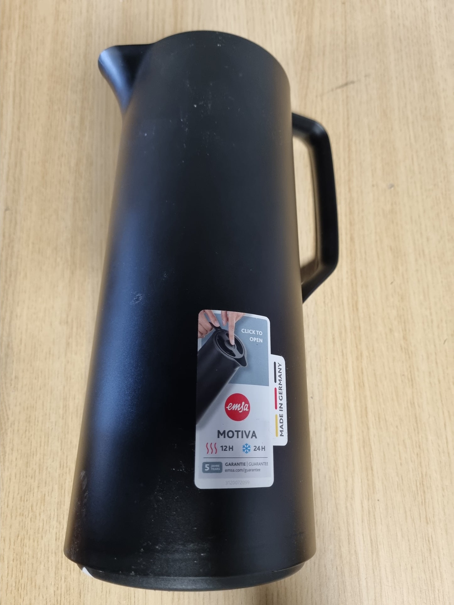 223250 - EMSA Enë e izoluar Motiva 1L, plastike, termos me mbyllje të shpejtë, mban pijet të nxehta për 12 orë, të ftohta për 24 orë, mbulesë qelqi, prodhuar në Gjermani, dizajn nordik, e zezë, N41707