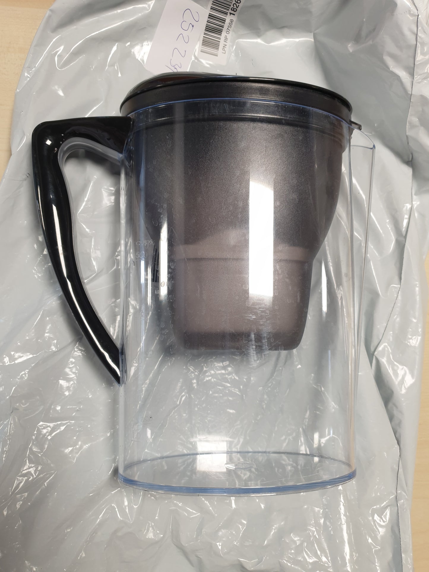 252231 - AMAZON BASICS Filtër uji 2.3 litra, i zi