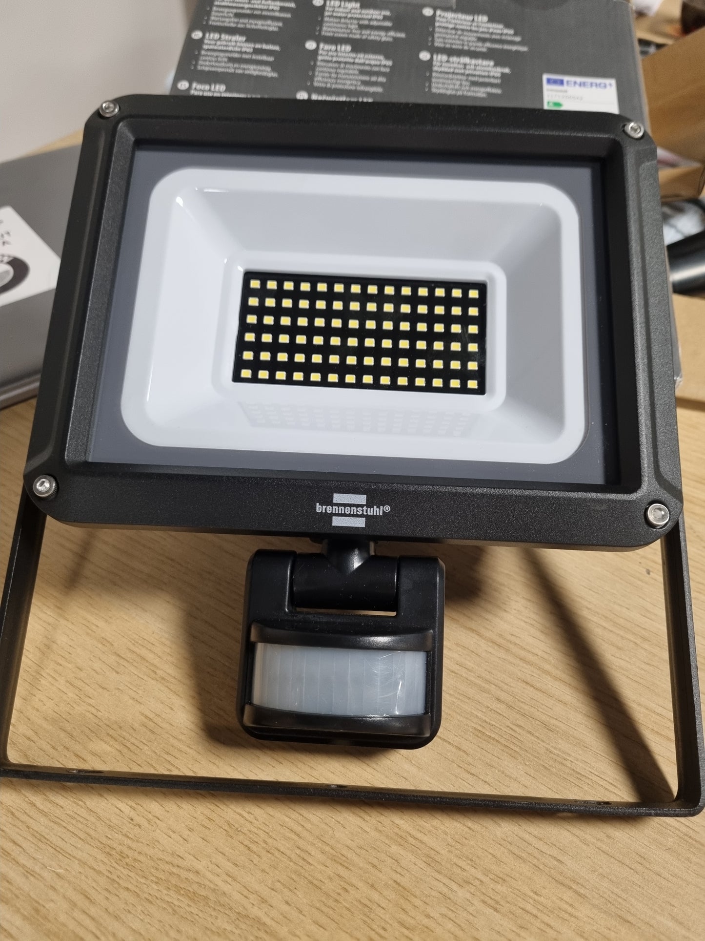 213319 - BRENNENSTUHL Dritë LED për përdorim të jashtëm, IP65, 50W, 5800lm, 6500K, me detektor lëvizjeje