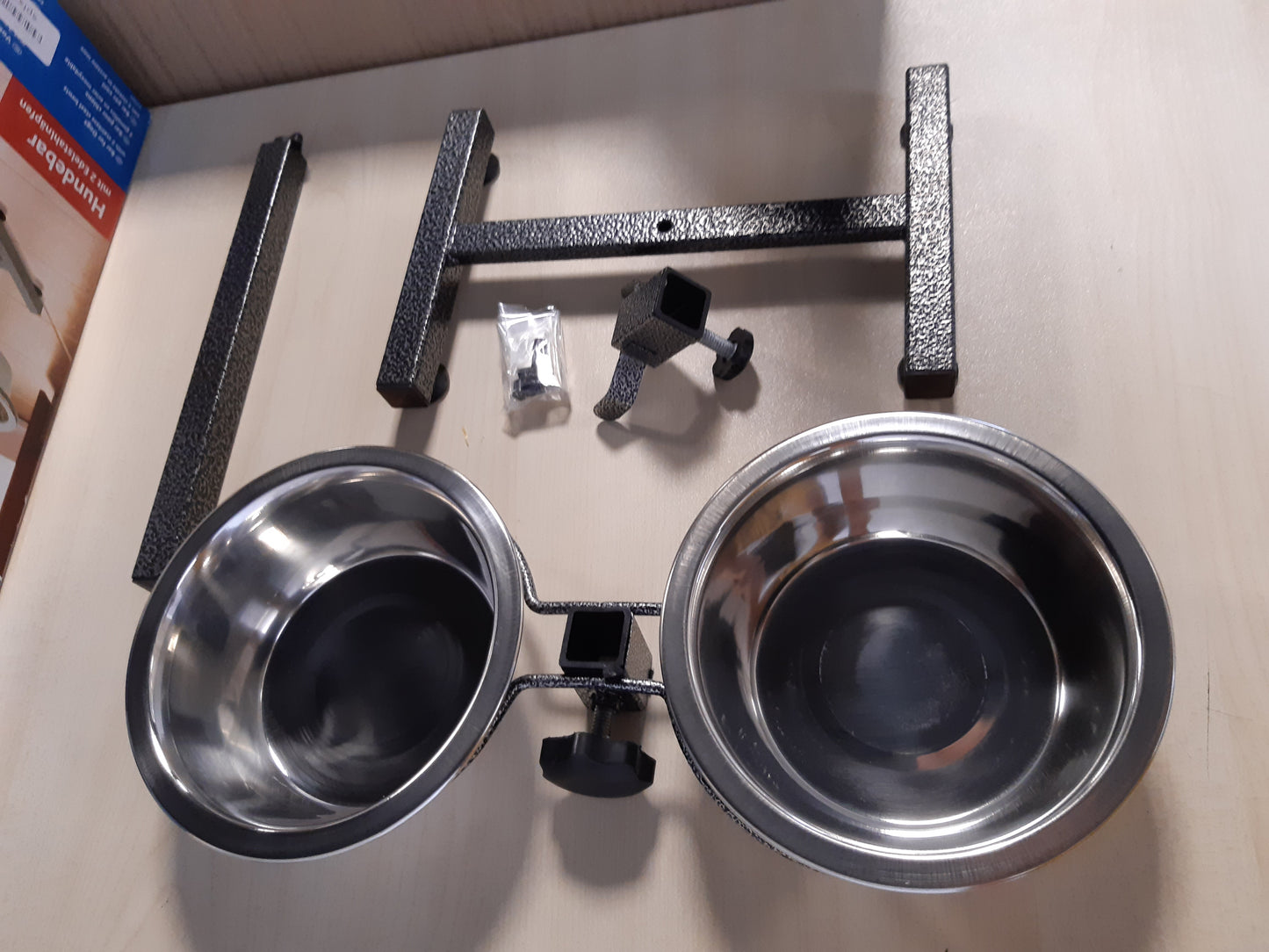 252764 - TRIXIE Bar Qeni me 2 Tasa prej Çelik Inoks, Kornizë Metalike, Mekanizëm Mbyllës Tasash, Kapaciteti 0.75 ml, 24920