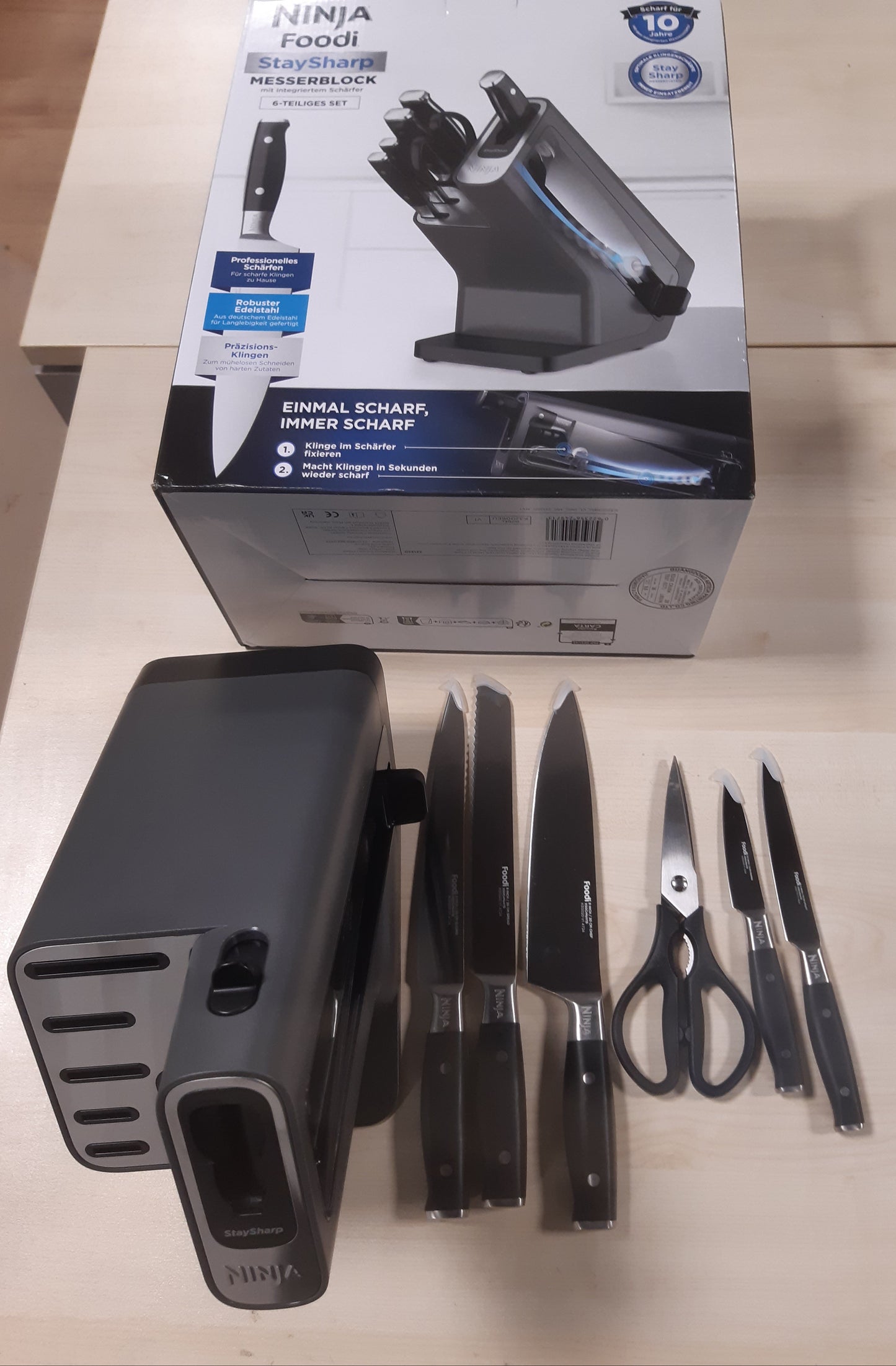 231041 - NINJA FOODI Bllok thikash StaySharp me mprehës, Set thikash të mprehura me 6 pjesë: Thikë shefi, thikë buke, thikë prerëse, thikë shërbimi, thikë qërimi dhe gërshërë, çelik inox, K32006EU