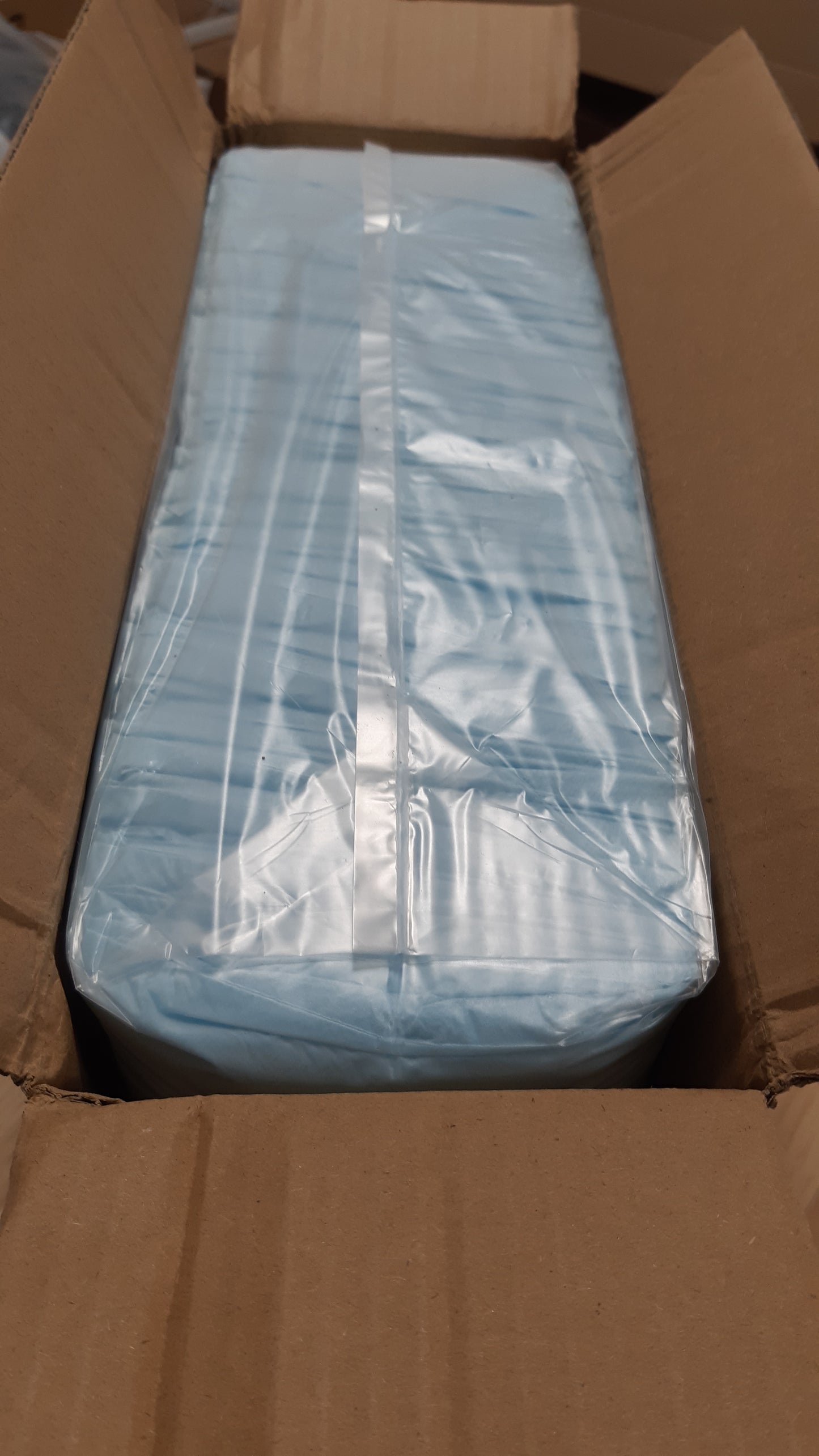 224490 - AMAZON BASICS Mbrojtëse stërvitjeje për qen dhe këlyshë, të papërshkueshme nga rrjedhjet, dizajn me 5 shtresa, pako me 50 copë, blu