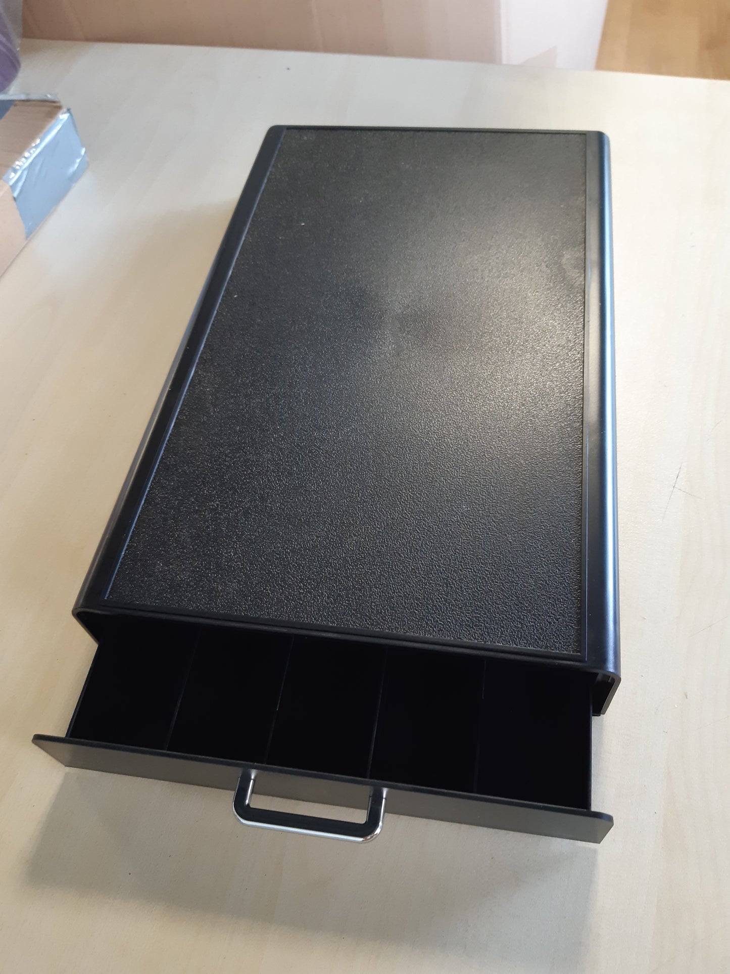 218894 - Njësi Ruajtjeje Origjinale Amazon Basics Nespresso me 1 Sirtar - Kapacitet për 50 Kapsula, e Zezë