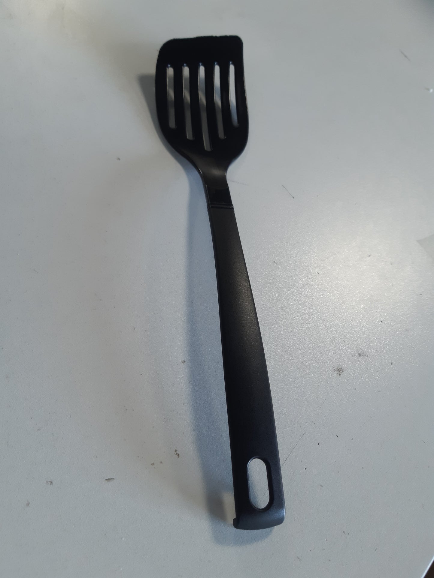 258386 - FACKELMANN Rrotullues Nero me vrima, plastik rezistent ndaj nxehtësisë, 320x66x12 mm, i zi