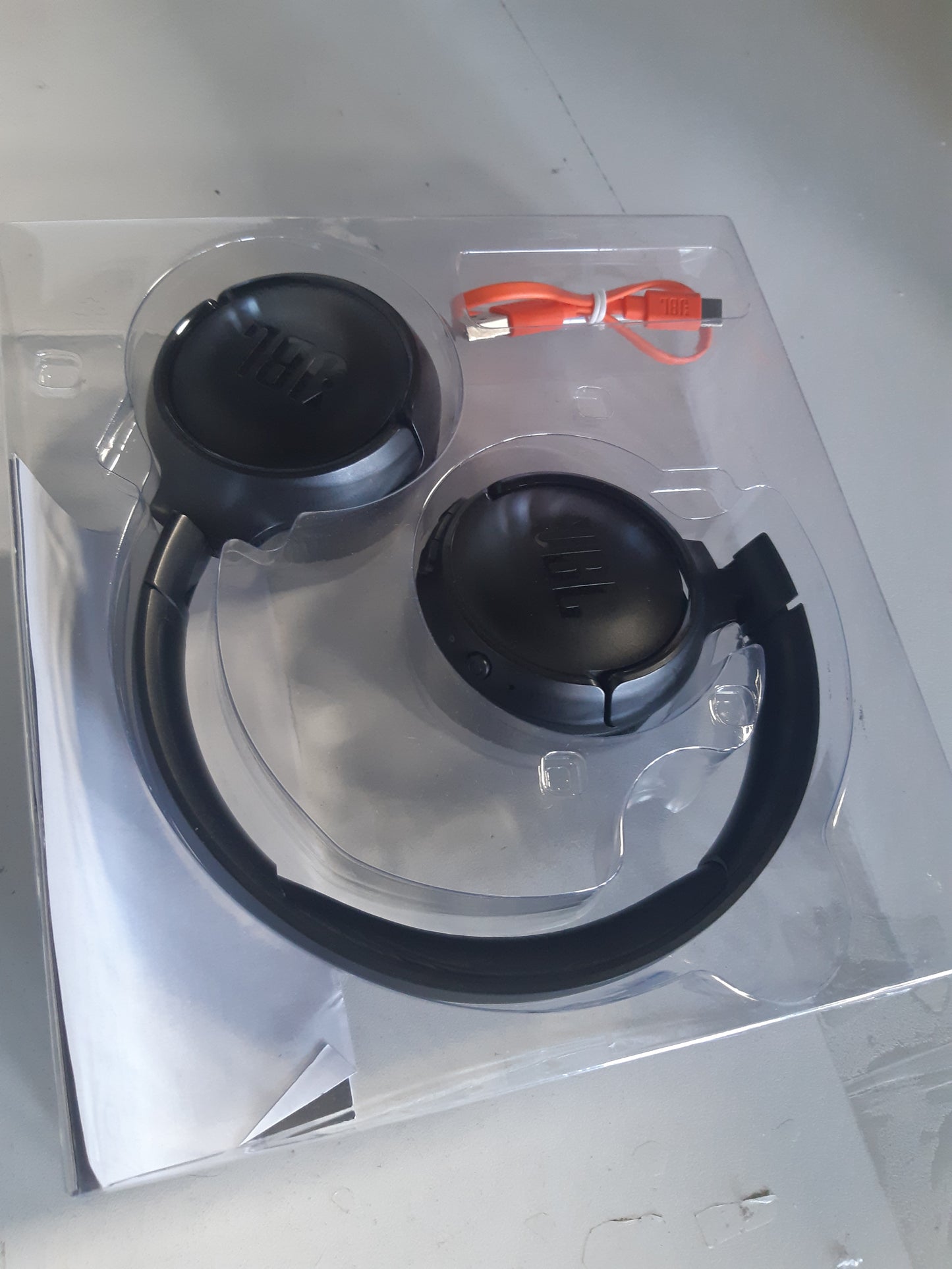 268059 - JBL Kufje Tune 510 BT Bluetooth On-Ear, të zeza, palosshme, deri në 40 orë jetëgjatësi e baterisë