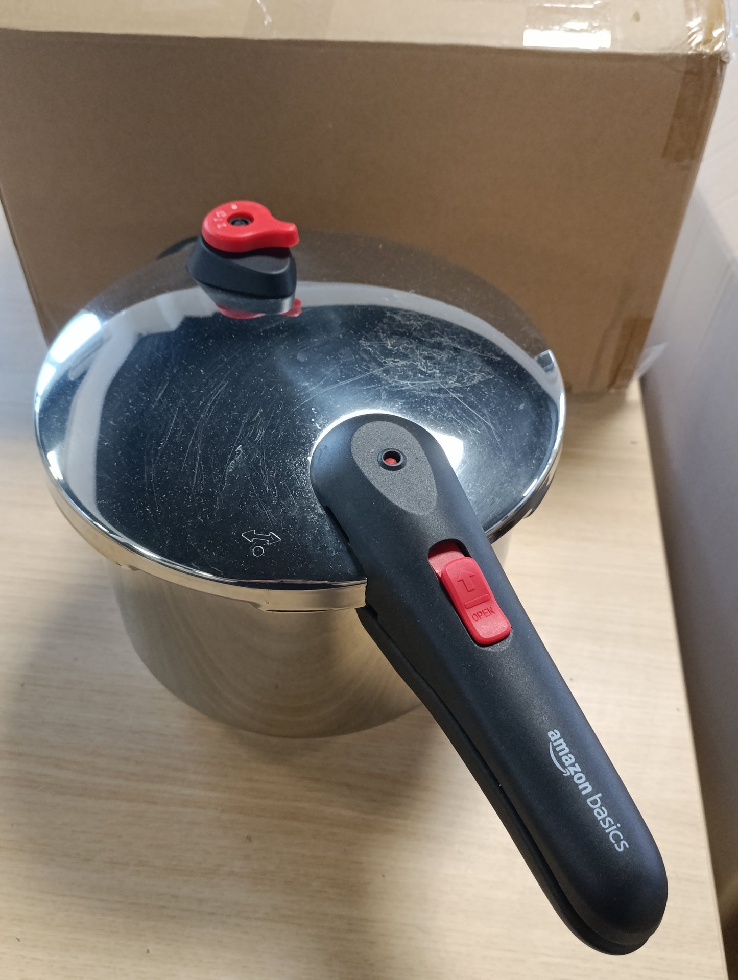 255248 - TENXHERE ME PRESION INDUKSIONI PREJ ÇELIKU INOX ME AVULLORE AMAZON BASICS - 6 L
