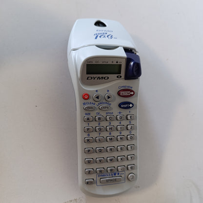 266332 - DYMO Makinë për krijimin e etiketave LetraTag XR - Portative me tastierë ABC - Ideale për përdorim në shtëpi - Argjend