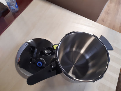 217309 - MONIX Tenxhere me Presion Quick 7 Litra, çelik inox, sistem sigurie të trefishtë, 2 nivele presioni, e përshtatshme për të gjitha llojet e sobave