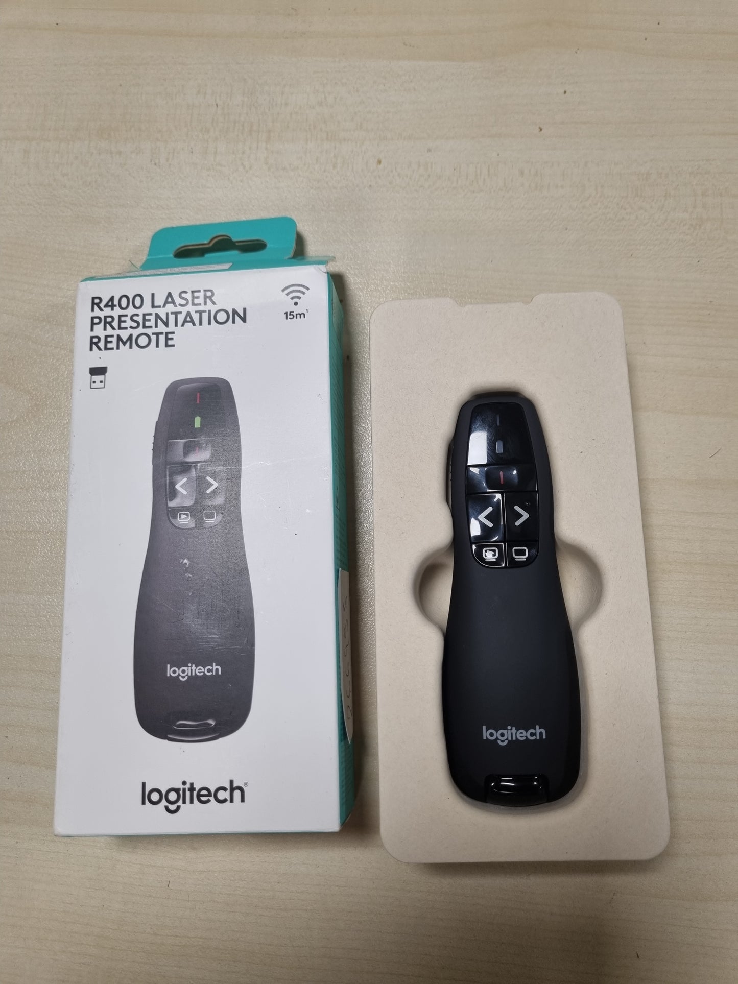 266495 - LOGITECH Telekomandë Prezantimi Pa Tel R400, Marrës 2.4 GHz/USB, tregues lazer i kuq, rreze 15 metrash, 6 butona, kontroll intuitiv, tregues baterie, PC - e zezë