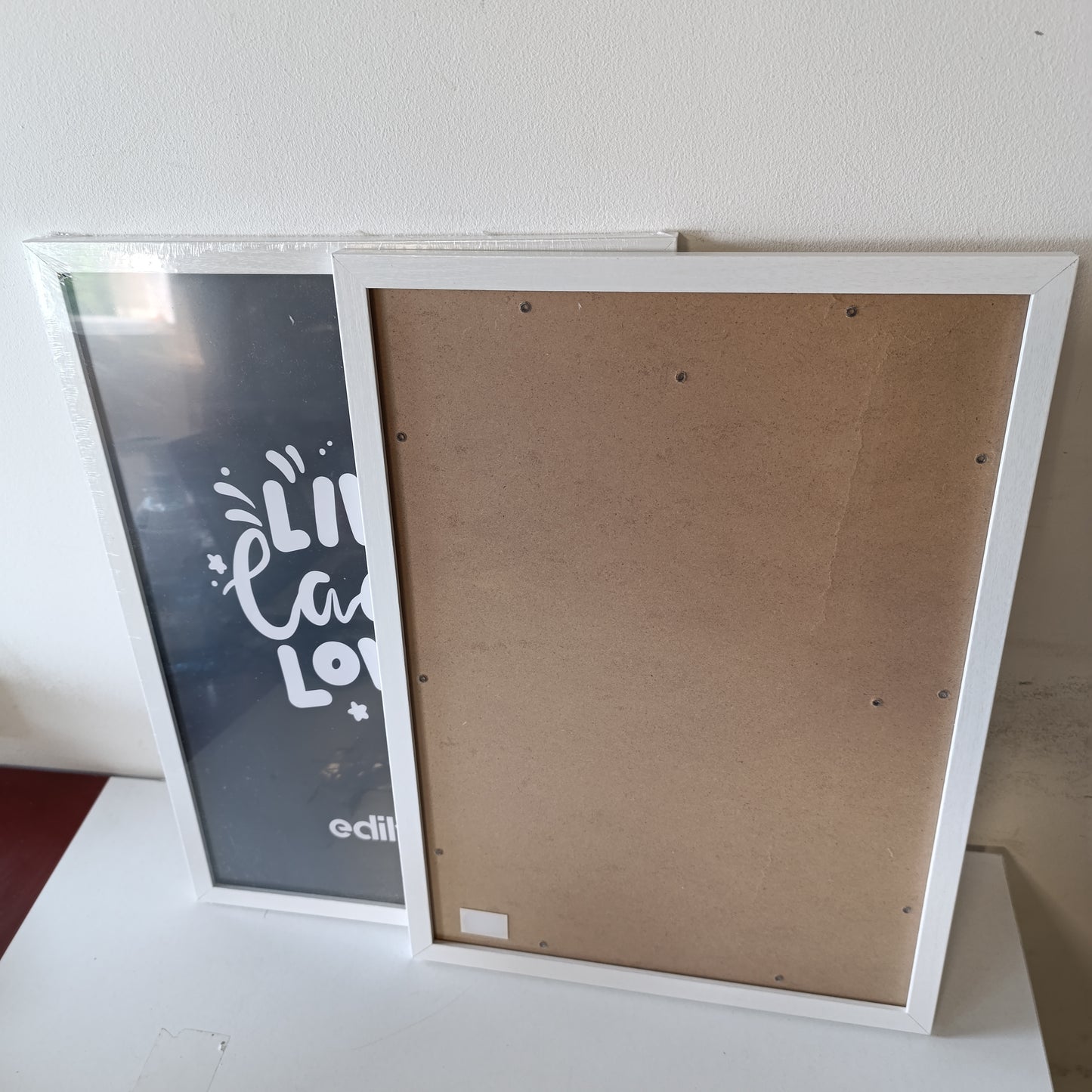 187634 - EDIHOME - Kornizë Fotoje Muri 50x70cm, Materiali nga Dru e Bardhë, për Fanella Futbolli dhe Posterë, me Laminat Akrilik