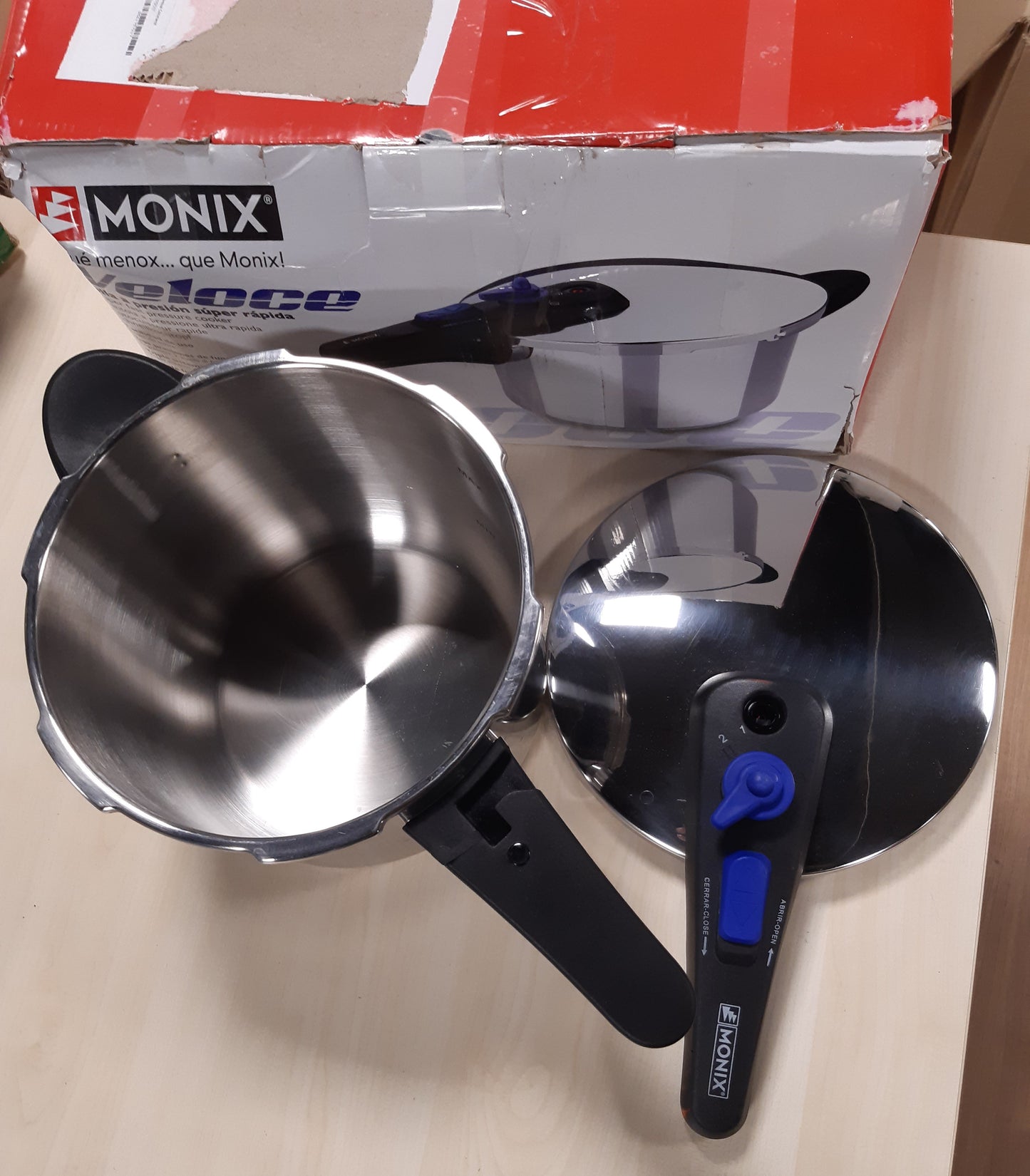 226158 - MONIX Veloce Tenxhere me presion prej çeliku inox, 6 litra, e përshtatshme për të gjitha llojet e kuzhinave