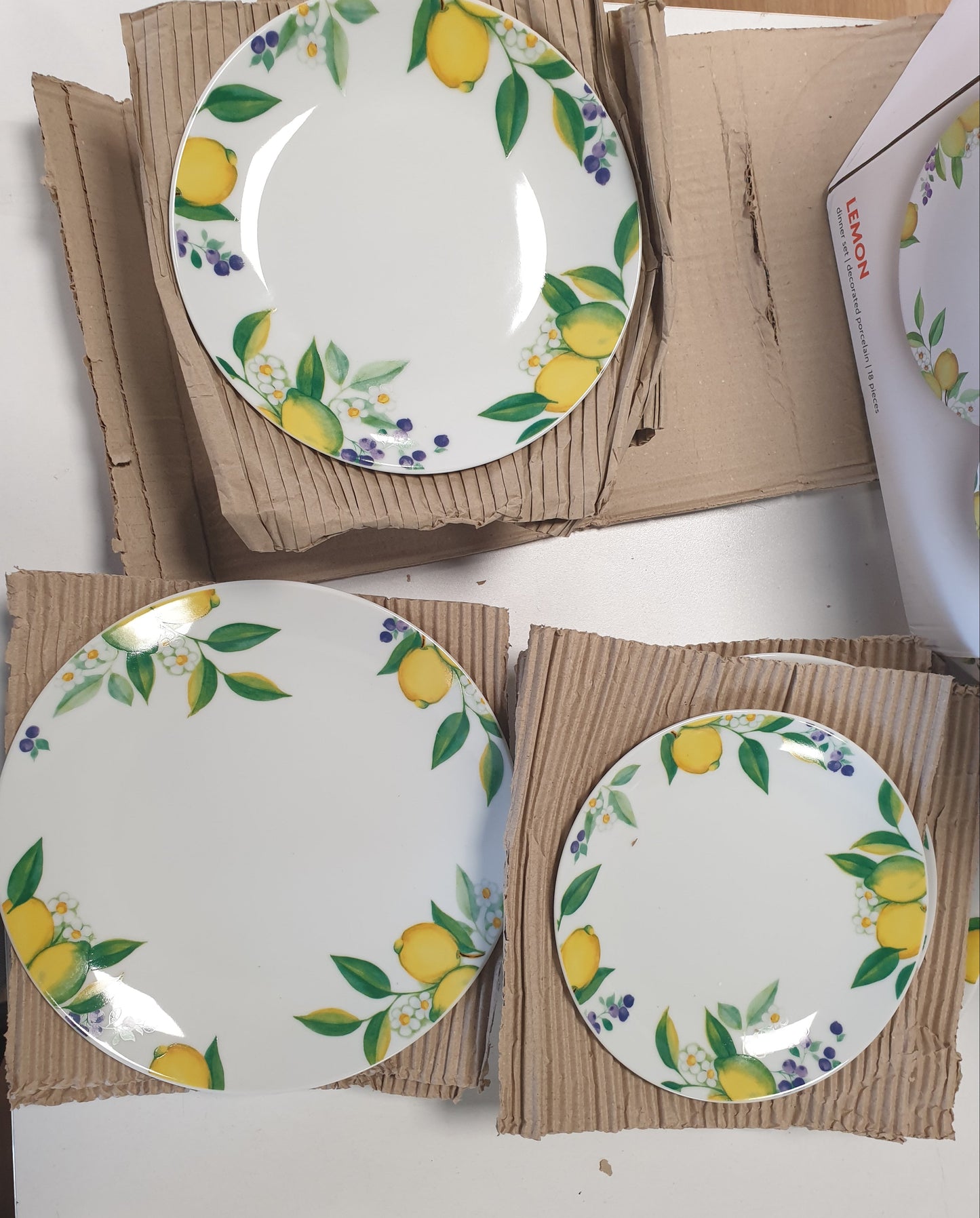 245141 - EXCELSA Set enësh darke Lemon me 15 pjesë, porcelani, i bardhë/limon