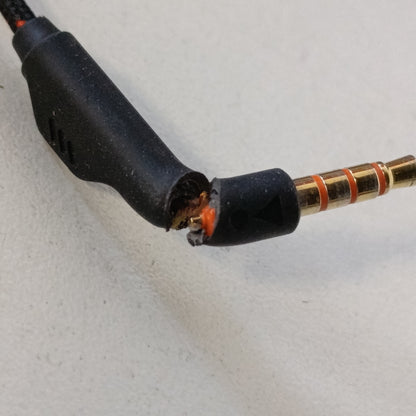268373 - JBL QUANTUM 100 – Kufje për Lojëra me Tel, Mikrofon i Lëvizshëm, I Përputhshëm me Platforma të Shumëfishta, Ngjyra: E Zezë