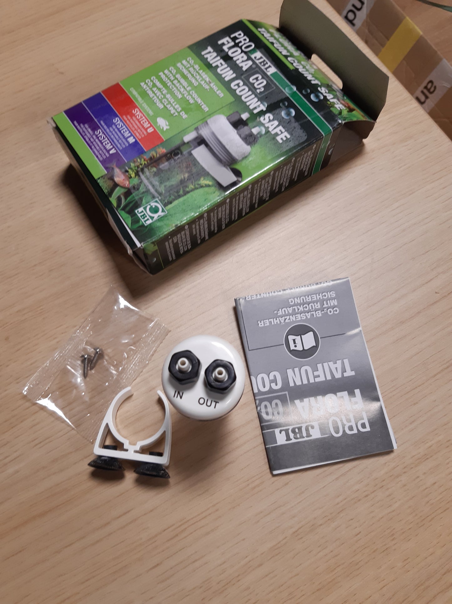 242449 - JBL PROFLORA CO2 TAIFUN COUNT SAFE, Numërues flluskash CO2, Valvul Kontrolli i Integruar i Ujit