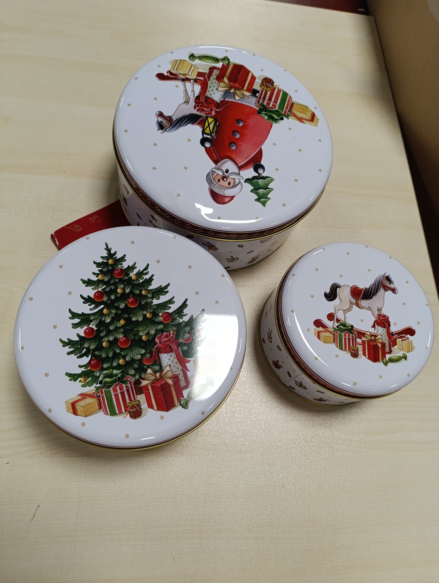 261488 - VILLEROY & BOCH Set tavash për biskota Winter Collage, 3 pjesë, ngjyra të ndryshme, tava metalike për pjekje dhe ruajtje