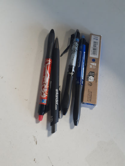 269026 - PILOT - Set me 3 Frixion Ball Plus, të zeza, blu, të kuqe + 1 set me 3 mbushje blu + 4 ngjitëse - Edicion i kufizuar me një copë - Majë mesatare