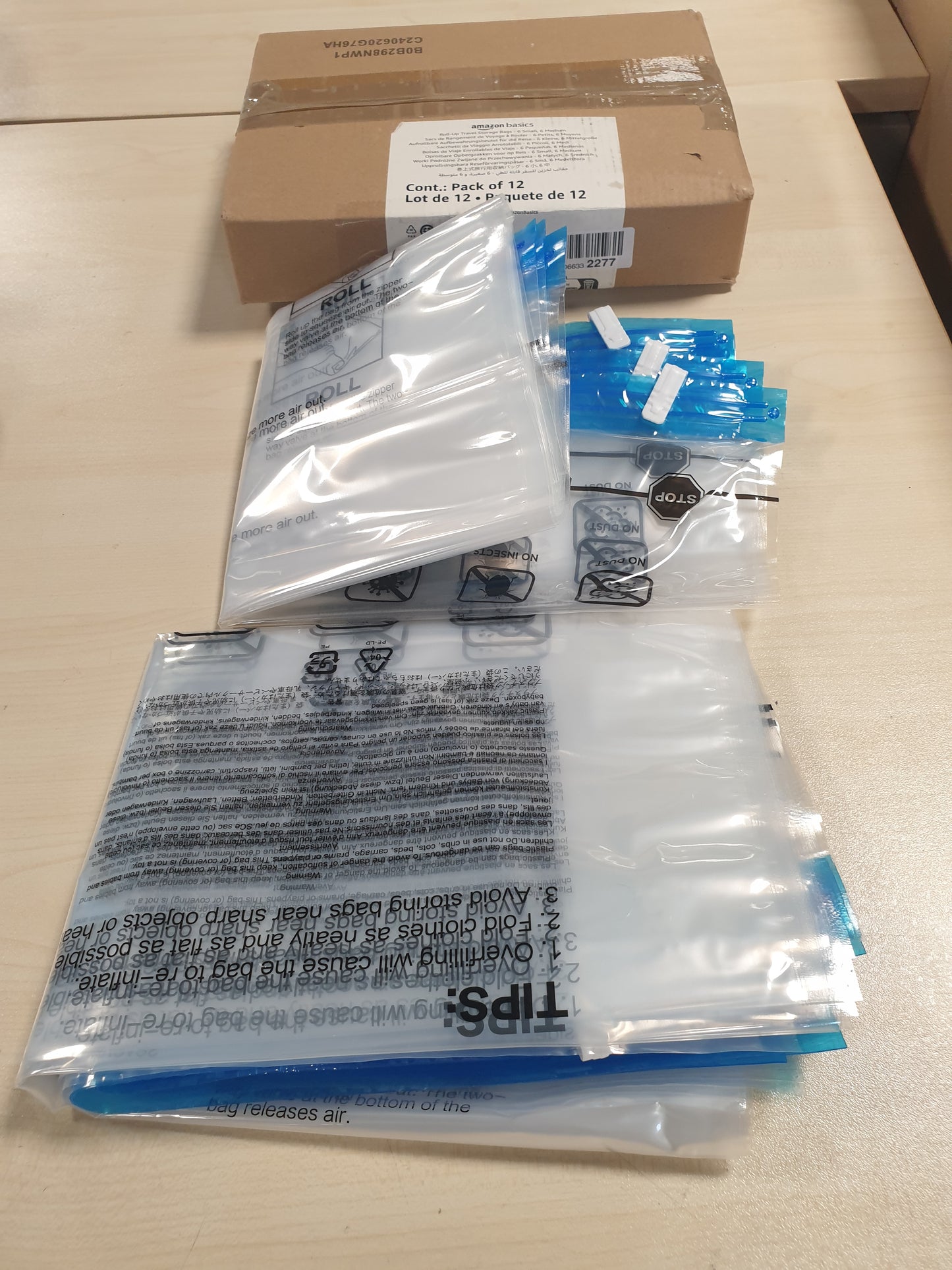 256873 - AMAZON BASICS Çanta Ruajtjeje Udhëtimi, Pako me 12 copë (6 të vogla dhe 6 të mesme), me zinxhir, Transparente