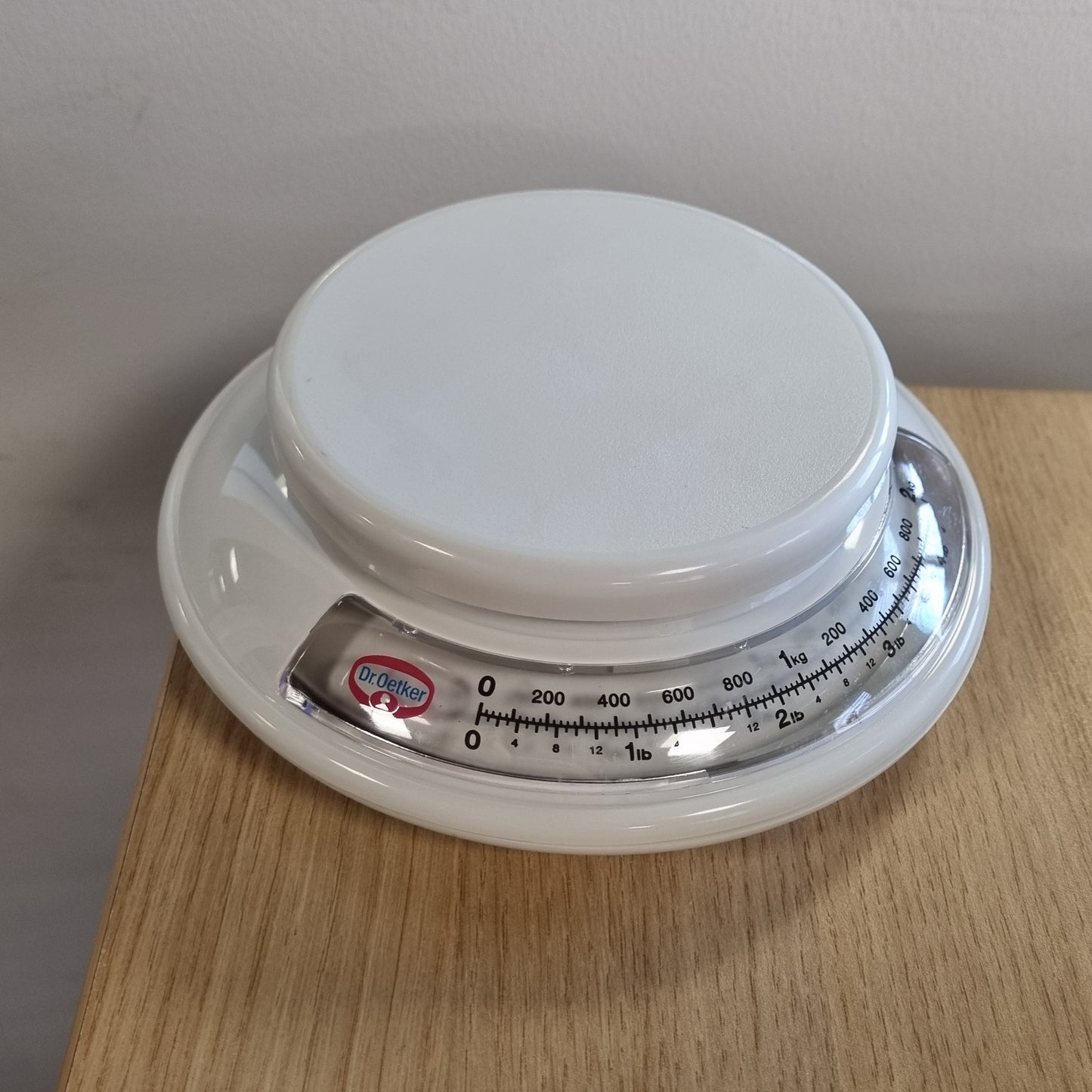 218975 - DR. OETKER Peshore pjekjeje precize 1531 Ø 17 cm, ngjyrë e bardhë, funksion i integruar i matjes së tarës