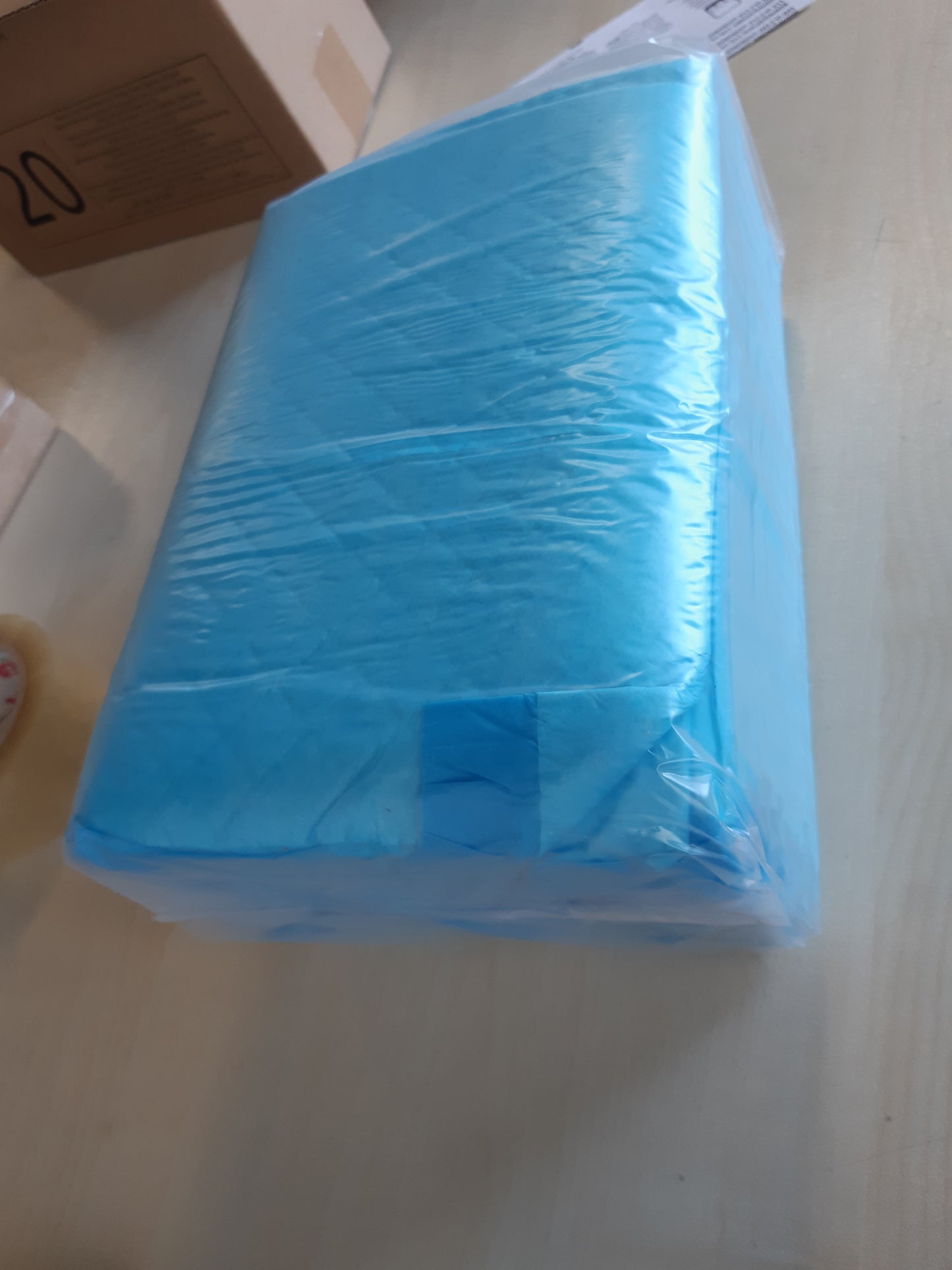 257987 - MBROJTËSE STËRVITJE PËR QEN DHE KËLYSHË, PAKO ME 20 COPË, TË PAPËRSHKUESHME NGA RRJEDHJET, BLU
