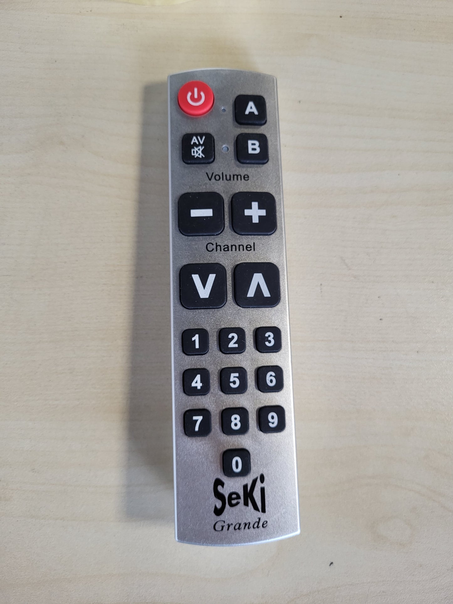 269088 - SeKi Telekomandë Grande argjendi universale mësimore me butona të mëdhenj për të moshuarit dhe fëmijët
