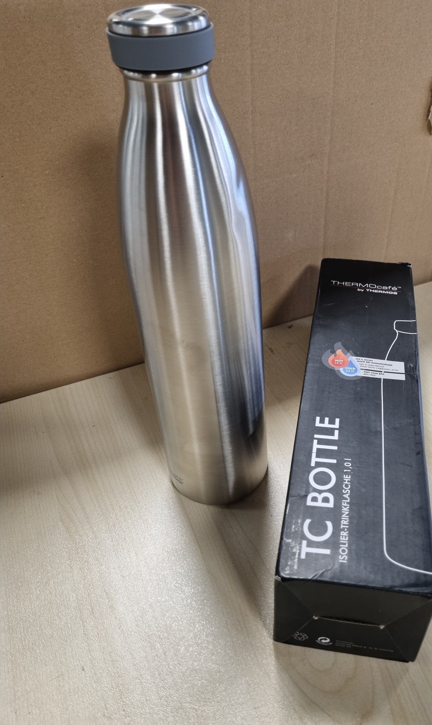 222831 - THERMOS THERMOcafé TC BOTTLE 1.00L, çelik inox, mban pijet të ngrohta për 12 orë dhe të ftohta për 24 orë, e papërshkueshëm nga rrjedhjet, për shkollë, udhëtime dhe zyrë