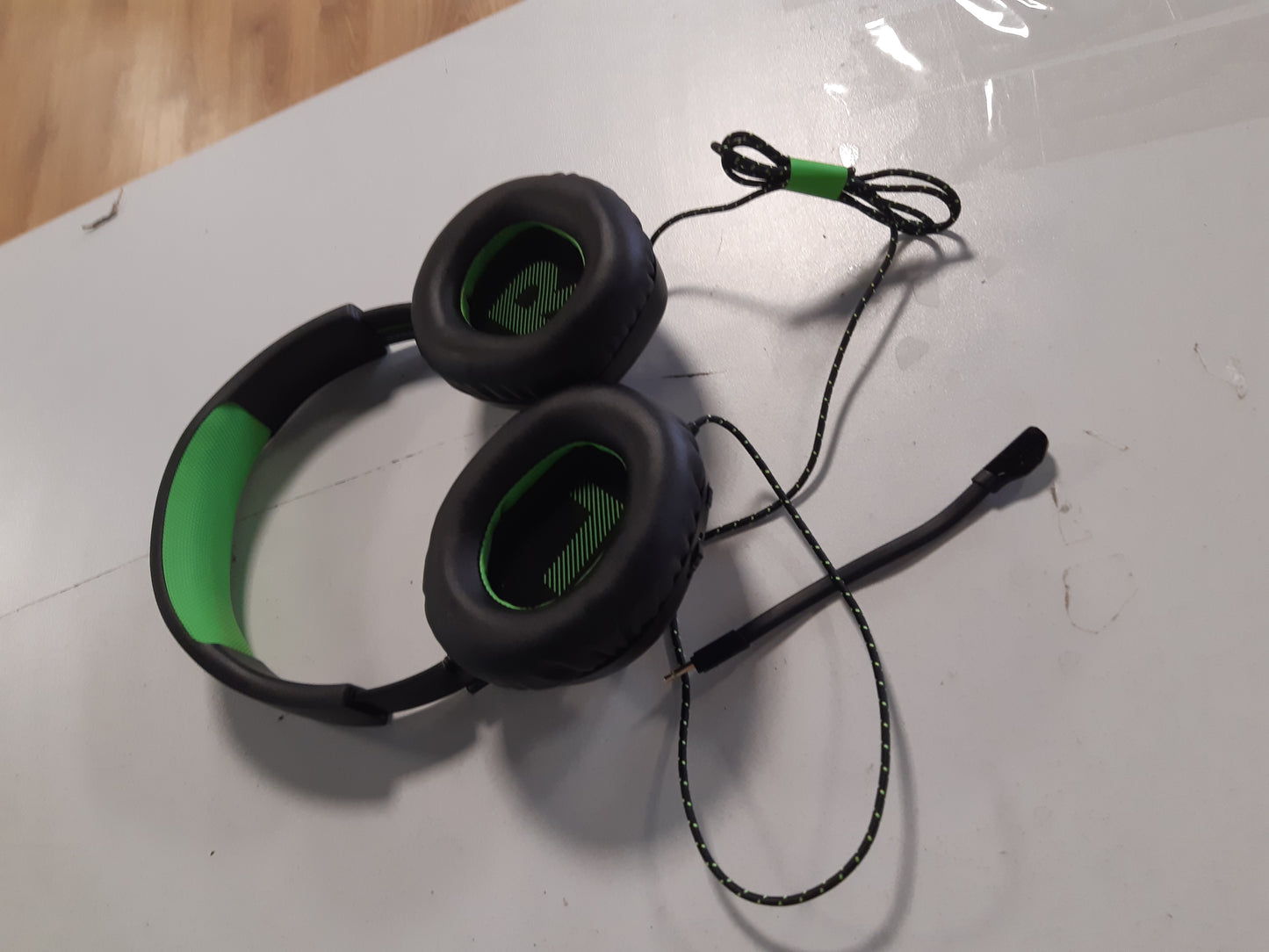 268367 - JBL QUANTUM 100X – Kufje për Lojëra me Tel, Mikrofon i Lëvizshëm, I Dizajnuar për Xbox, Ngjyra: E Zezë dhe Jeshile