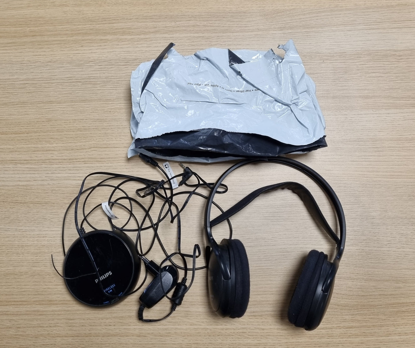 53337 - PHILIPS AUDIO SHC5200/10 - Kufje Valë HiFi Mbi Vesh, Shofer 32 mm, Transmision FM, Shirit Koke me Rregullim Automatik, Dizajn i Lehtë, e Ricarikueshme, Ngjyra e Zezë