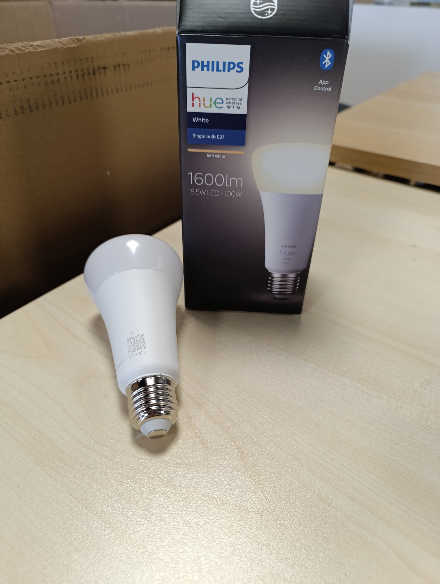 261227 - PHILIPS Hue White E27, pako e vetme, 1600lm, dritë e bardhë e ngrohtë, e errësueshme, kontrollueshme me aplikacionin, e pajtueshme me Amazon Alexa