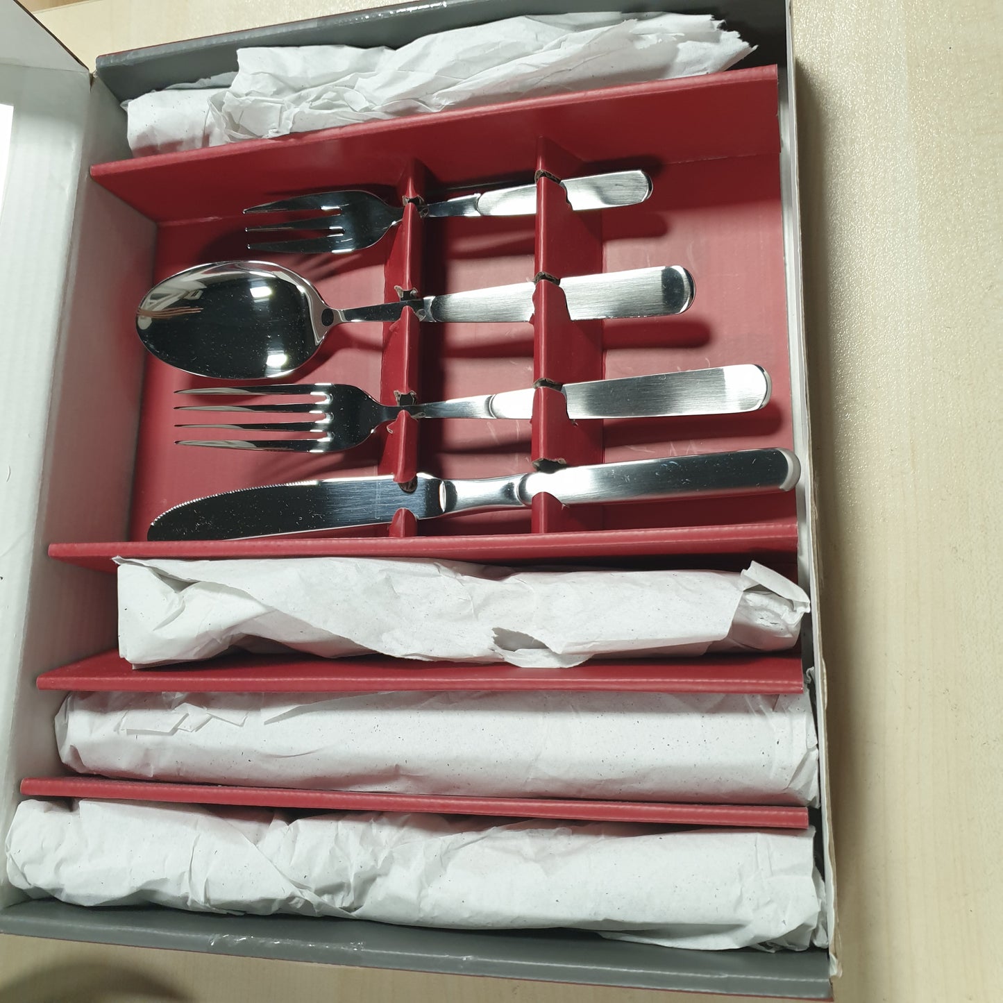 235264 - AMEFA SATINA SET TAKËMESH ME 30 PJESË, PËR 6 PERSONA, I PËRSHTATSHËM PËR LAVASTOVILJE, ÇELIK INOX 18/10, SKAJ I DHËMBËZUAR SPECIAL, TEH ÇELIKU I NGURTËSUAR