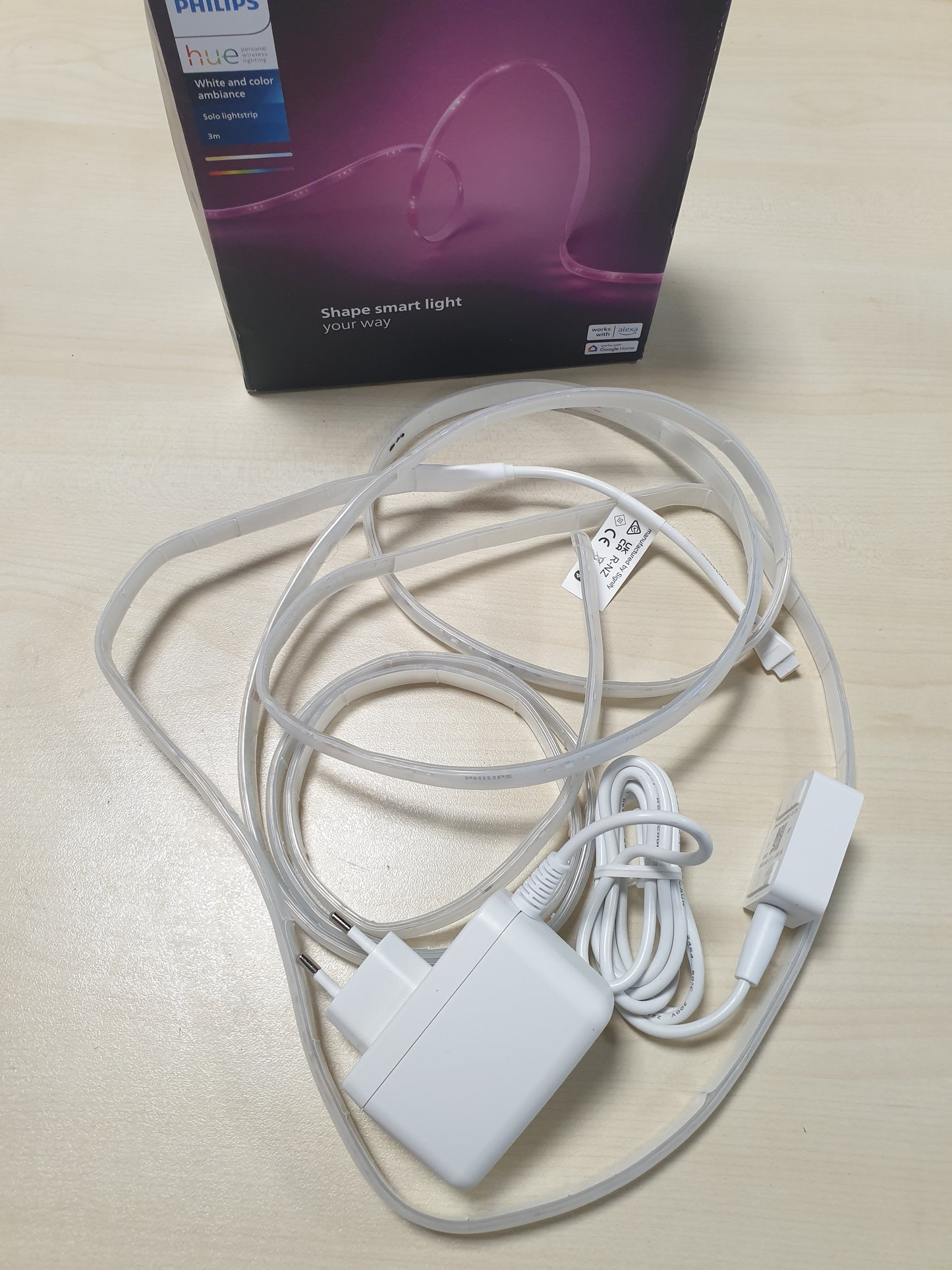 221172 - PHILIPS Hue White and Color Ambiance 3 metra (1 pako) - Kit shiriti LED 3m për përdorim të brendshëm - Funksionon me aplikacionin Hue, Alexa, Google Assistant dhe Apple HomeKit
