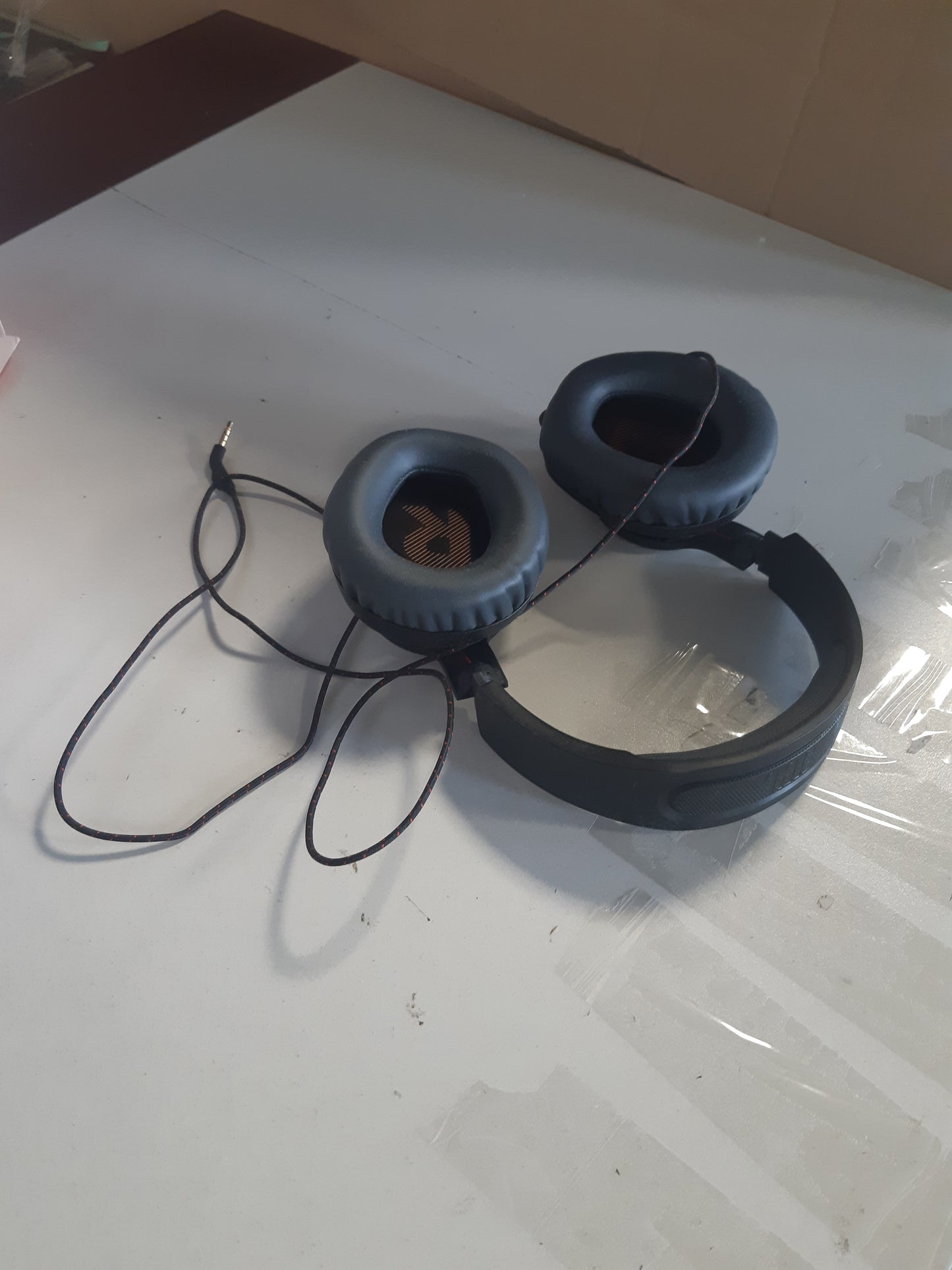 268366 - JBL QUANTUM 100 – Kufje për Lojëra me Tel, Mikrofon i Lëvizshëm, I Përputhshëm me Platforma të Shumëfishta, Ngjyra: E Zezë