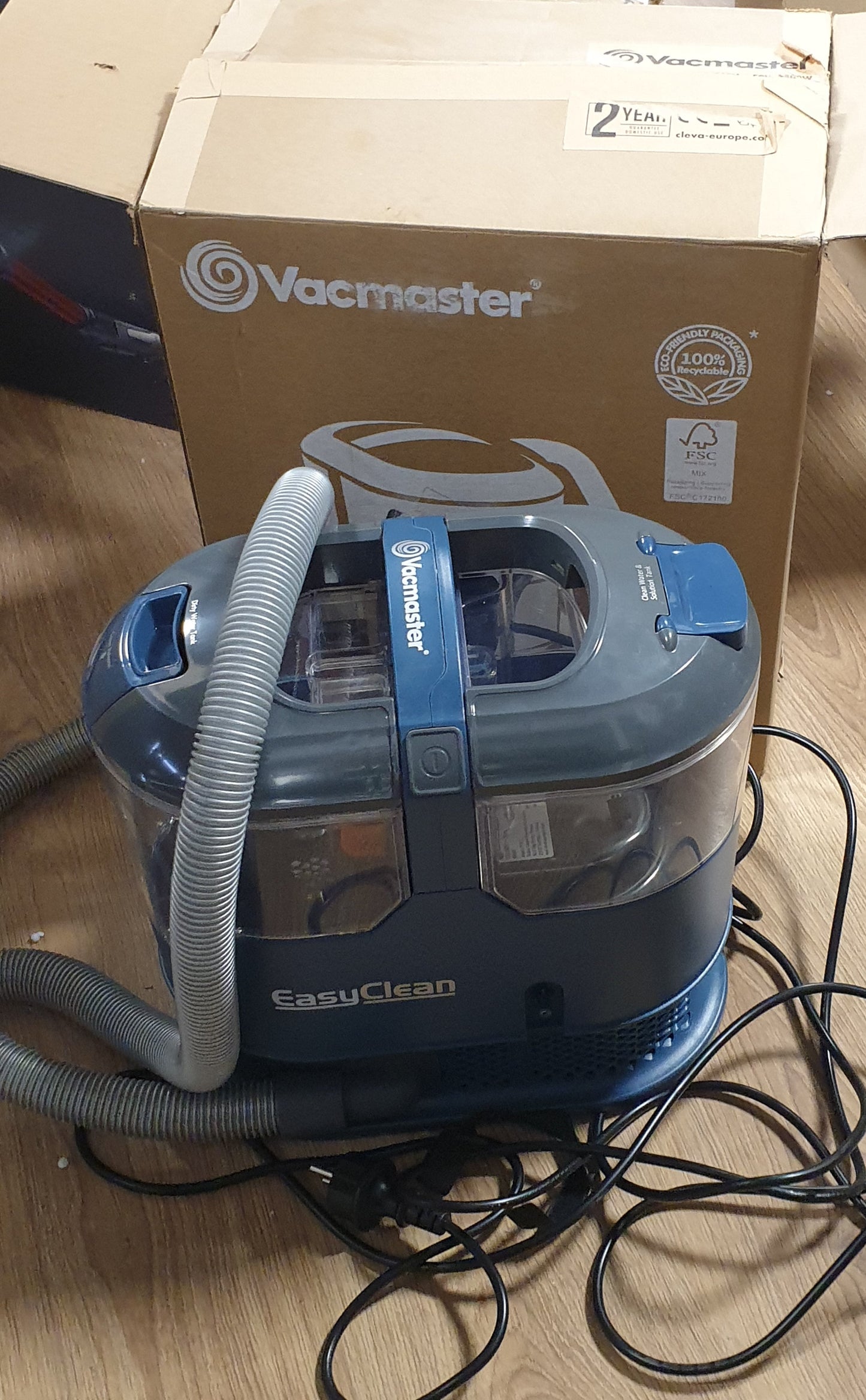 89193 - VACMASTER SCA0801 Pastrues me korrent për lagësht dhe të thatë, 800W, Thithje e fortë me ujë, Larje dhe Dekontaminim, Përdorim për Qilima, Tapiceri, Shkallë dhe Makina