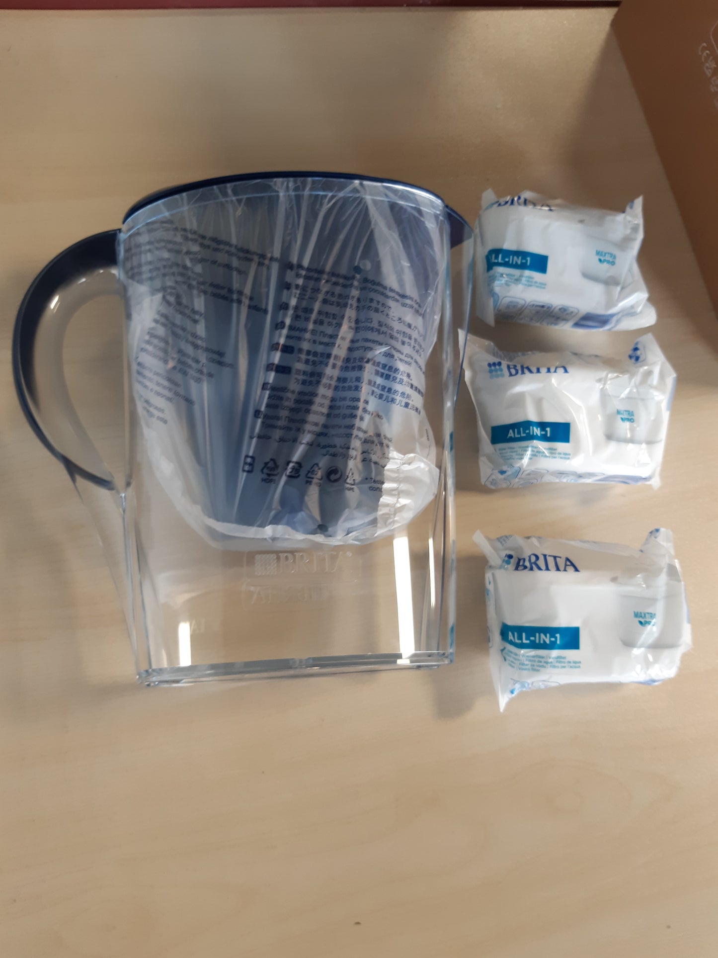 232149 - BRITA Enë filtri uji Marella 2.4L, përfshin 3 fishekë MAXTRA PRO, kapak me mentesha, filtron papastërtitë