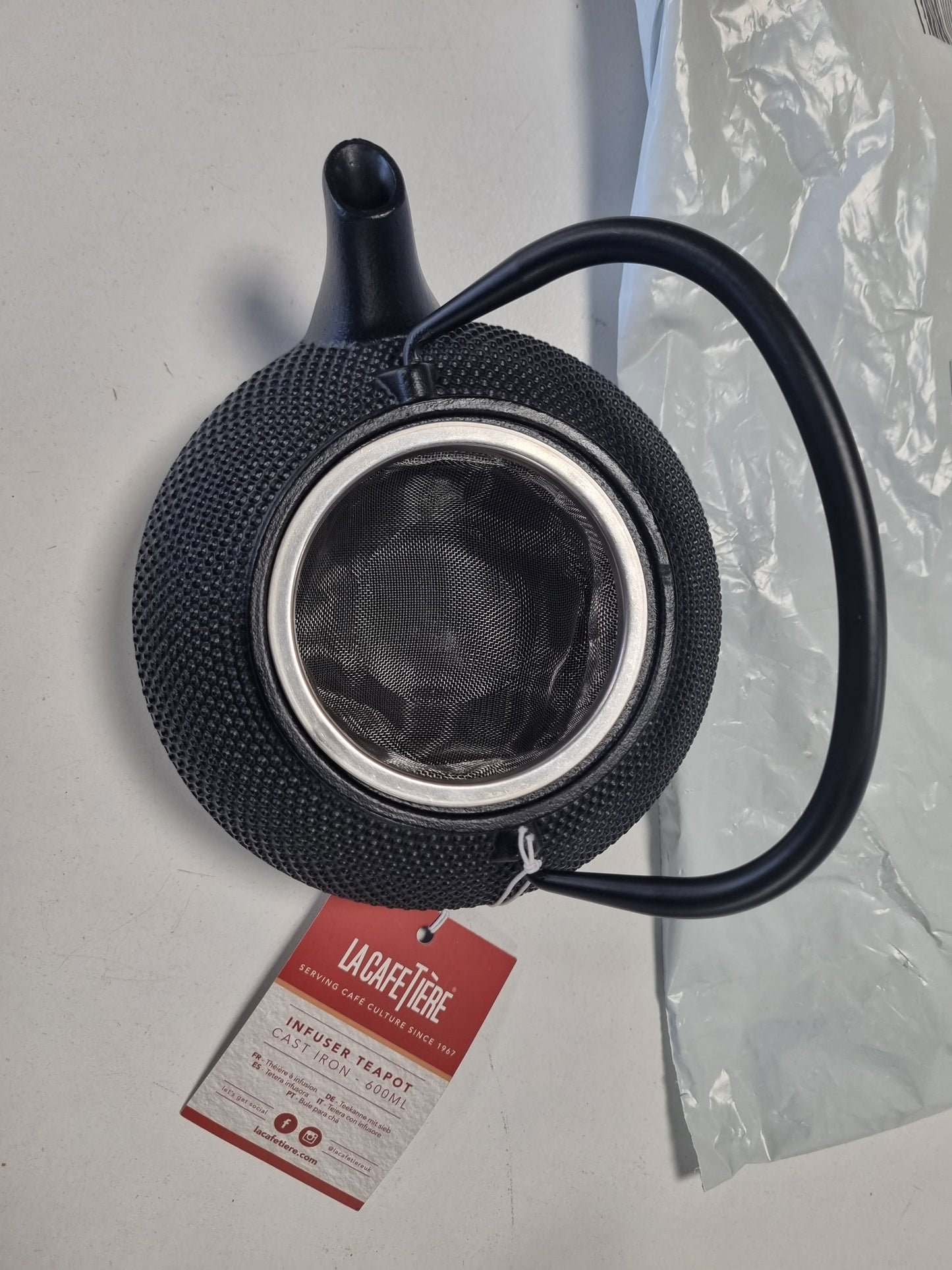 221779 - Çajnik japonez për kafe/çaj prej gize 600ml me shportë infuzioni, 3 gota (e zezë)