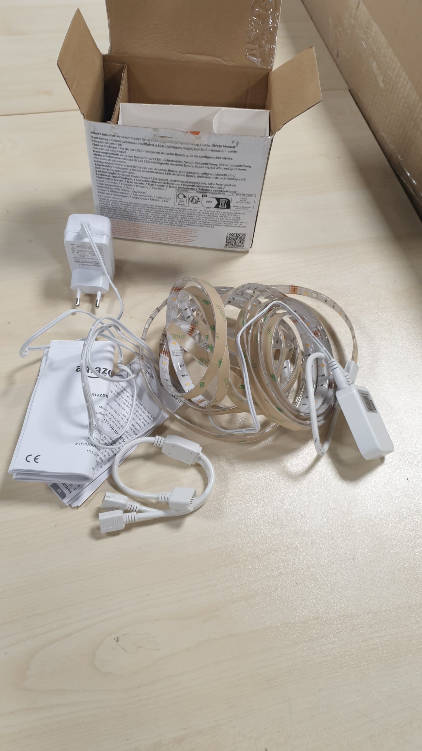 213867 - AMAZON BASICS Shirit ndriçimi inteligjent LED 10m, RGBW, funksionon vetëm me Alexa