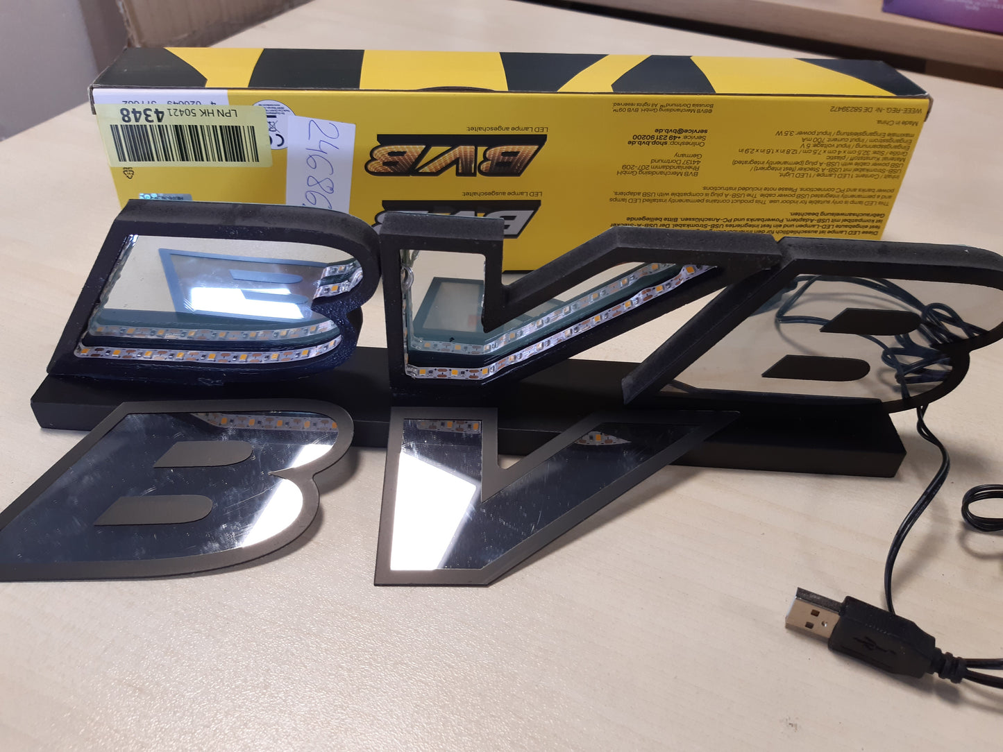 246868 - BVB - Shkronja të ndriçuara LED, me energji USB, të zeza